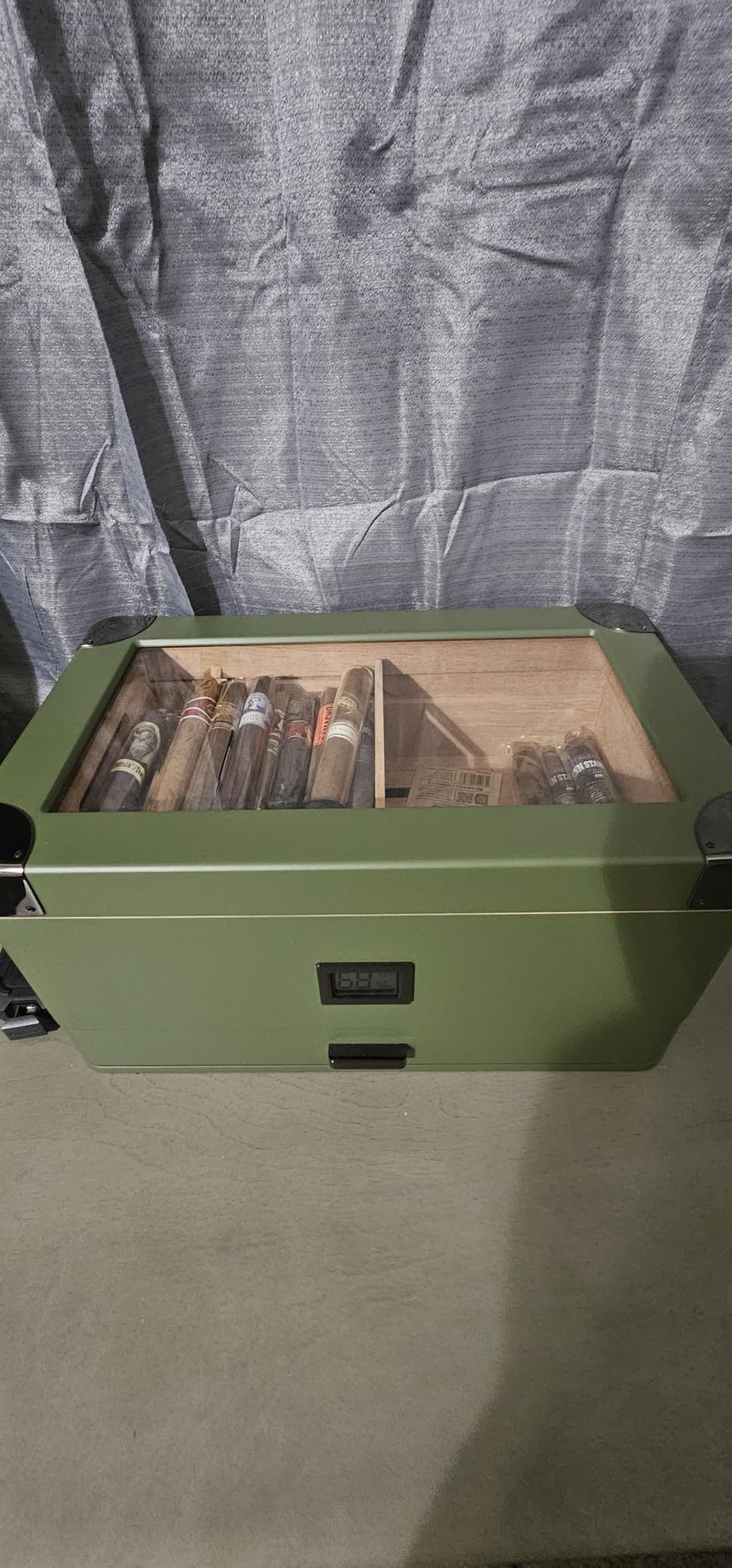 CASE ELEGANCE Military Glass Top Humidor, Matte Green, Holds 70-100 Cigars | Digital hygrometer, Spanish cedar, humidor solution customer photo 2
