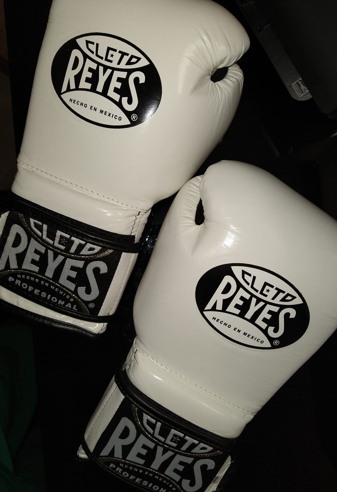 CLETO REYES Training Boxing Gloves with Hook and Loop Closure for Sparring and Heavy Punching Bags, Men and Women, MMA, Kickboxing, Muay Thai customer photo 1