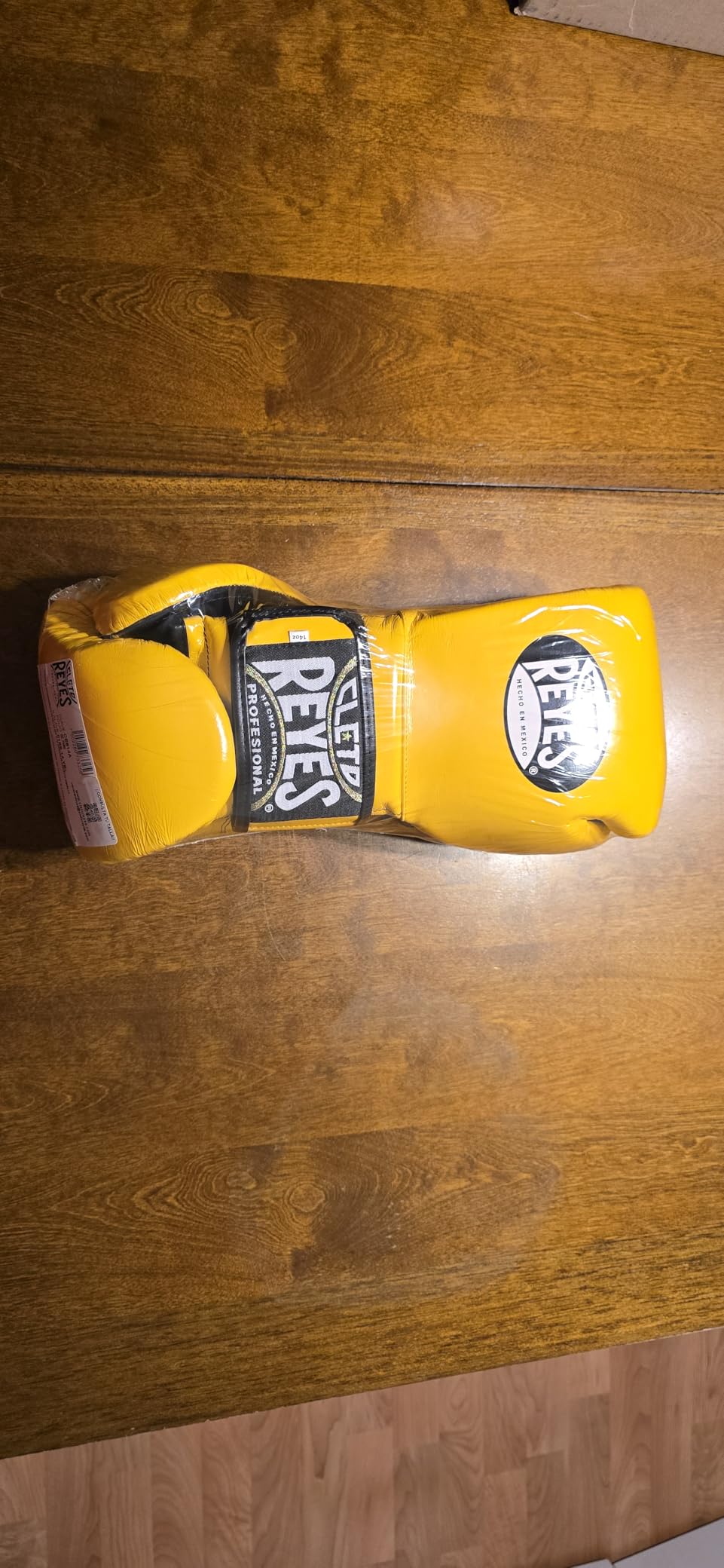 CLETO REYES Training Boxing Gloves with Hook and Loop Closure for Sparring and Heavy Punching Bags, Men and Women, MMA, Kickboxing, Muay Thai customer photo 2