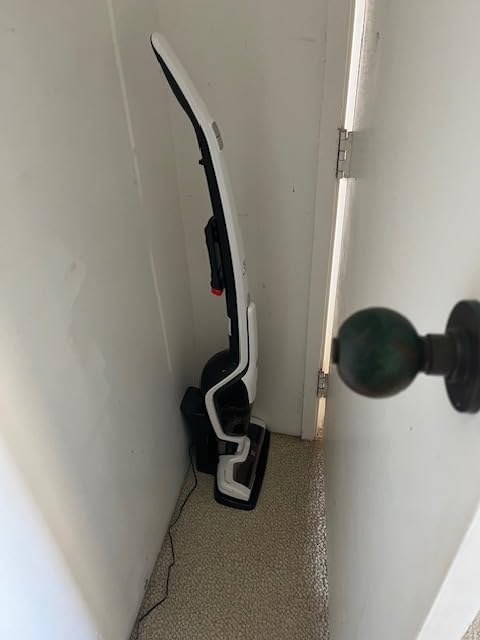 Electrolux Ergorapido Cordless 2-in-1 Vacuum Cleaner with High Suction Power and 180° EasySteer Mobility, 48-Minute Run Time, 2 Power Modes, Satin White customer photo 1
