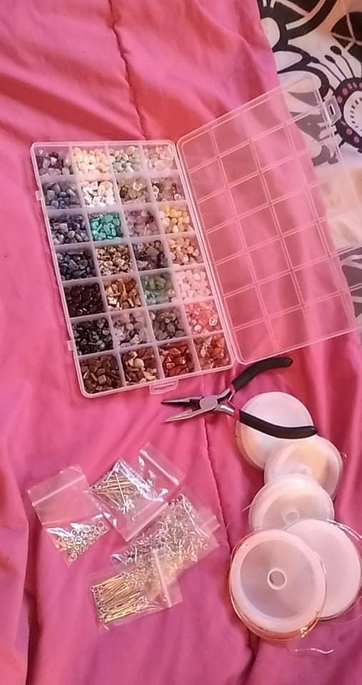 selizo Jewelry Making Kits for Adults Women with 28 Colors Crystal Beads, 1660Pcs Crystal Bead Ring Maker Kit with Jewelry Making Supplies customer photo 1