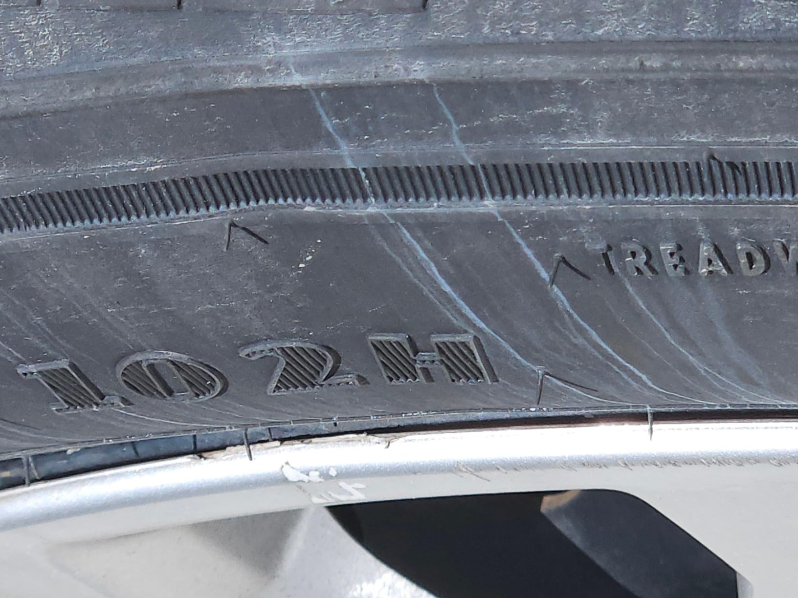 Goodyear Assurance Finesse All-Season 225/65R17 SL 102 H Tire customer photo 2