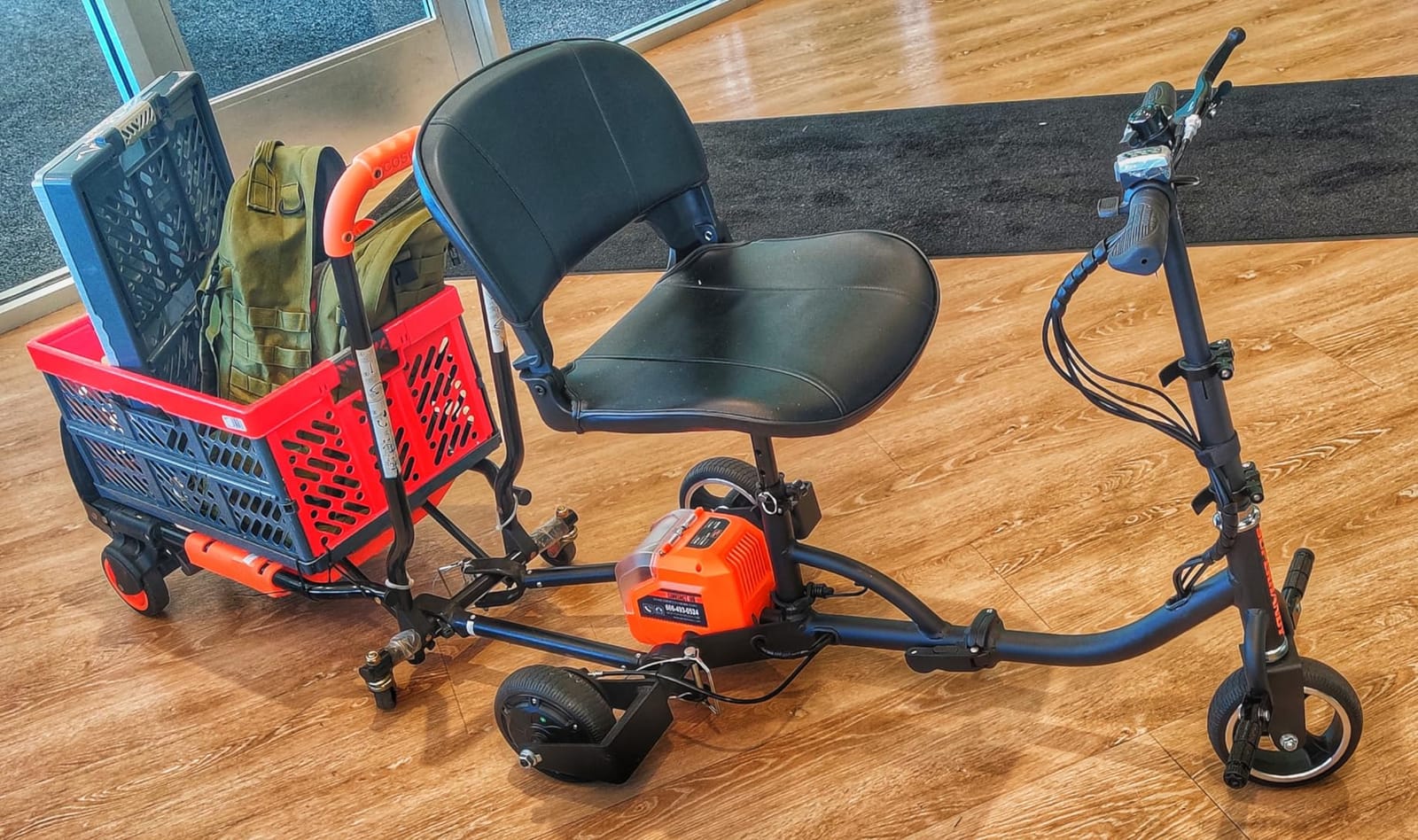 SuperHandy Passport Mobility Scooter for Adults - Foldable, 3 Wheel, Airline Travel Friendly - 13 Mile Range, Includes 2 Removable 44.4V Lithium-ion Batteries & Charger (275 Lbs) customer photo 2