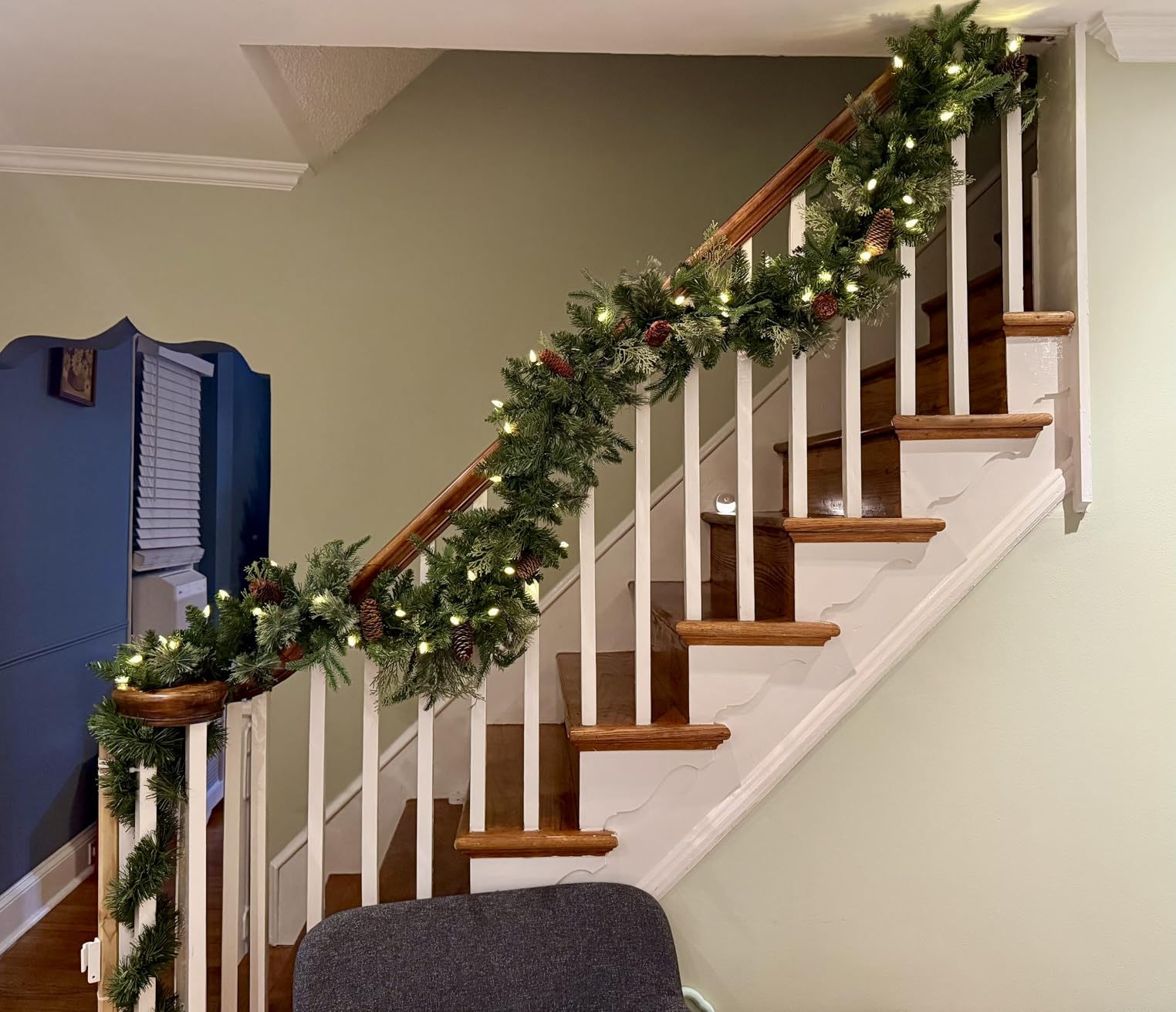 9Ft Pre-lit Christmas Garland with 50 LED Lights Battery Operated, Holiday Decoration Stairs Wall Mantle Door Indoor Outdoor customer photo 2