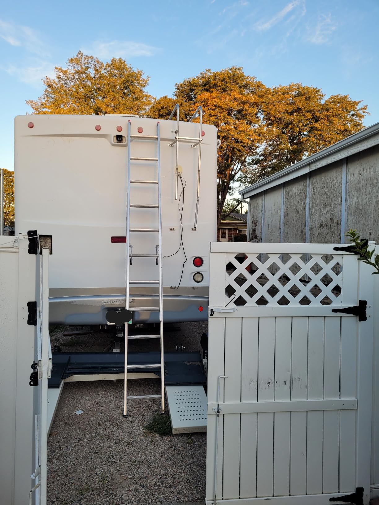 ECOTRIC RV Exterior Ladder for Travel Trailers Universal RV Motorhome | Straight Ladder Aluminium Silver (7 Step Ladder) 8.4FT customer photo 1