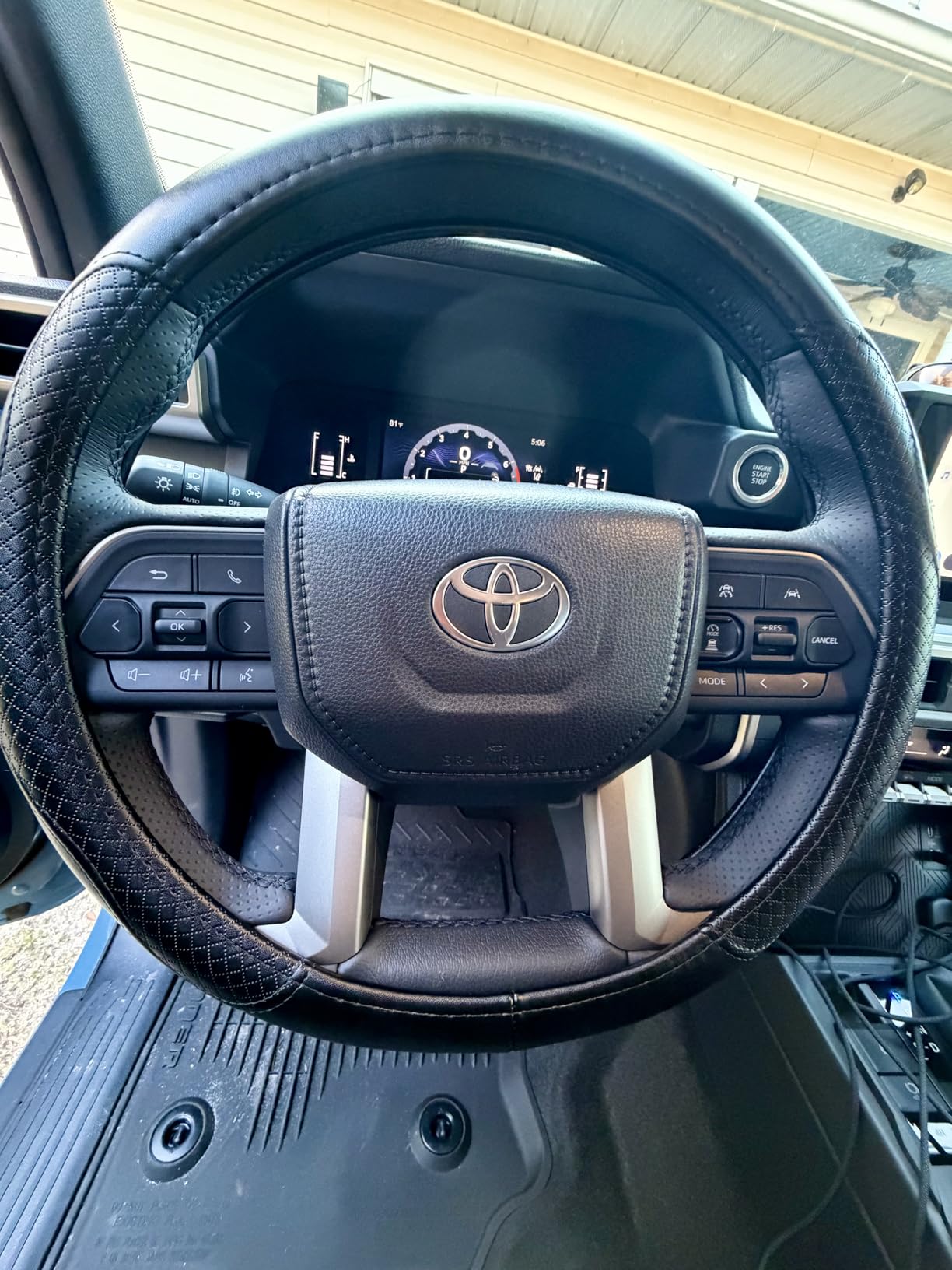 Haokay Heavy Duty Pure Cowhide Steering Wheel Cover, Black Genuine Leather Steering Wheel Cover Men Women Universal 14.5 to 15 Inch customer photo 2