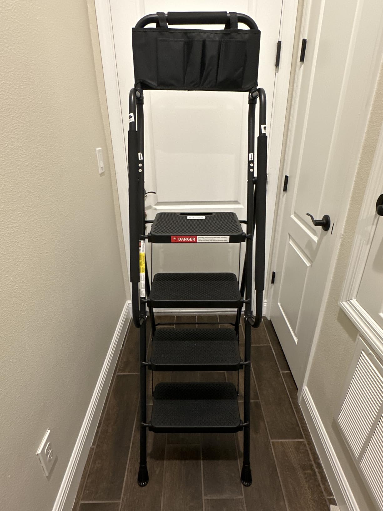 HBTower Step Ladder with Handrails, 4 Step Ladder with Attachable Tool Bag customer photo 2