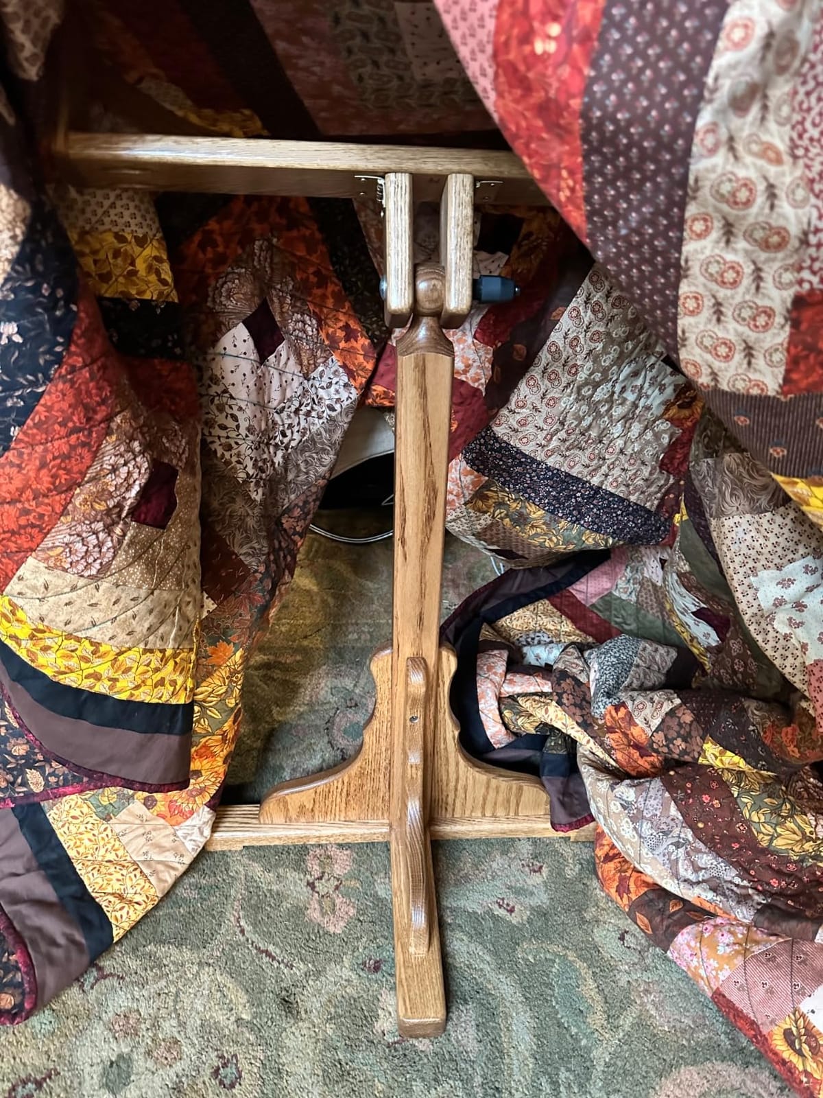 DutchCrafters Solid Oak Wood 22 Inch Round Extra Large Tilting Quilt Hoop with Stand, Quilting Frame for Hand Quilting - Amish Made in America (Medium Walnut) customer photo 1