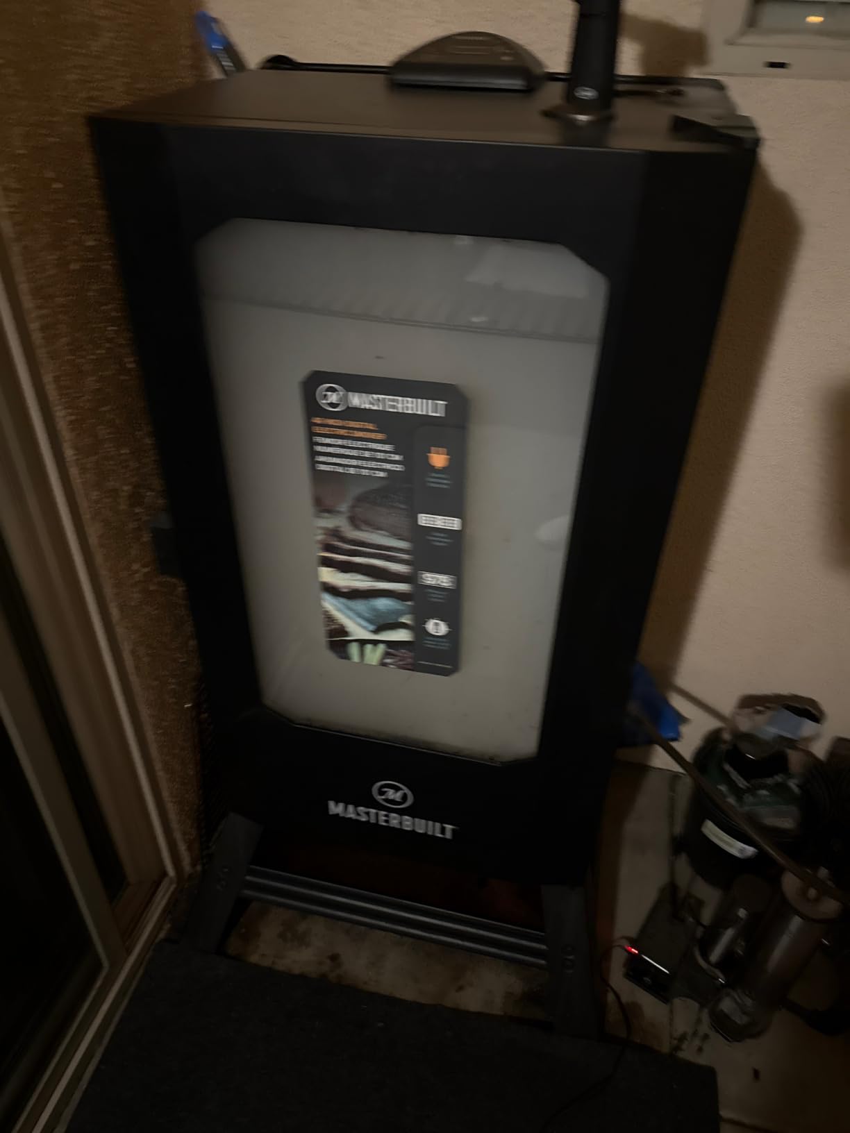 Masterbuilt 40-inch Digital Electric Vertical BBQ Smoker with Leg Kit, Side Wood Chip Loader and 970 Cooking Square Inches in Black, Model MB20070122 customer photo 1