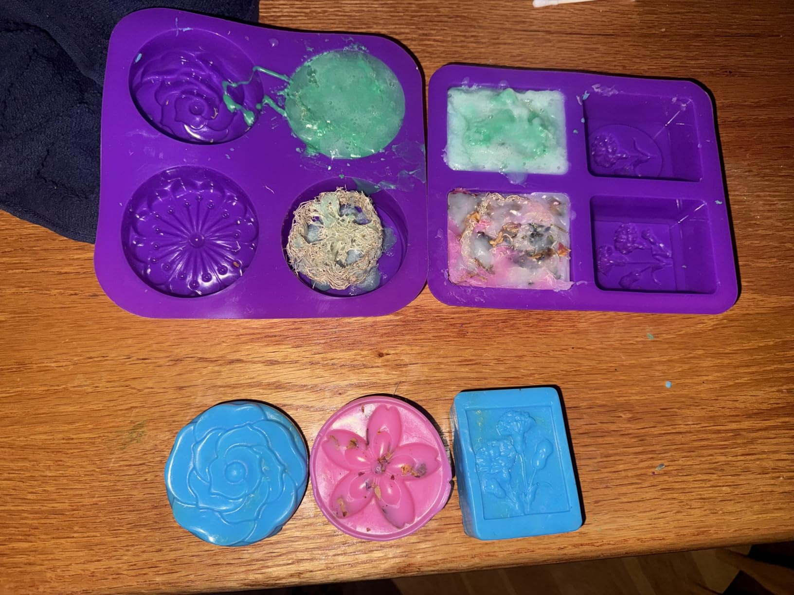 CraftZee Large Premium Deluxe Soap Making Kit - All-in-One Soap Making Supplies with Soap Base, Soap Cutter Box, Silicone Loaf Molds, Fragrances & More customer photo 2