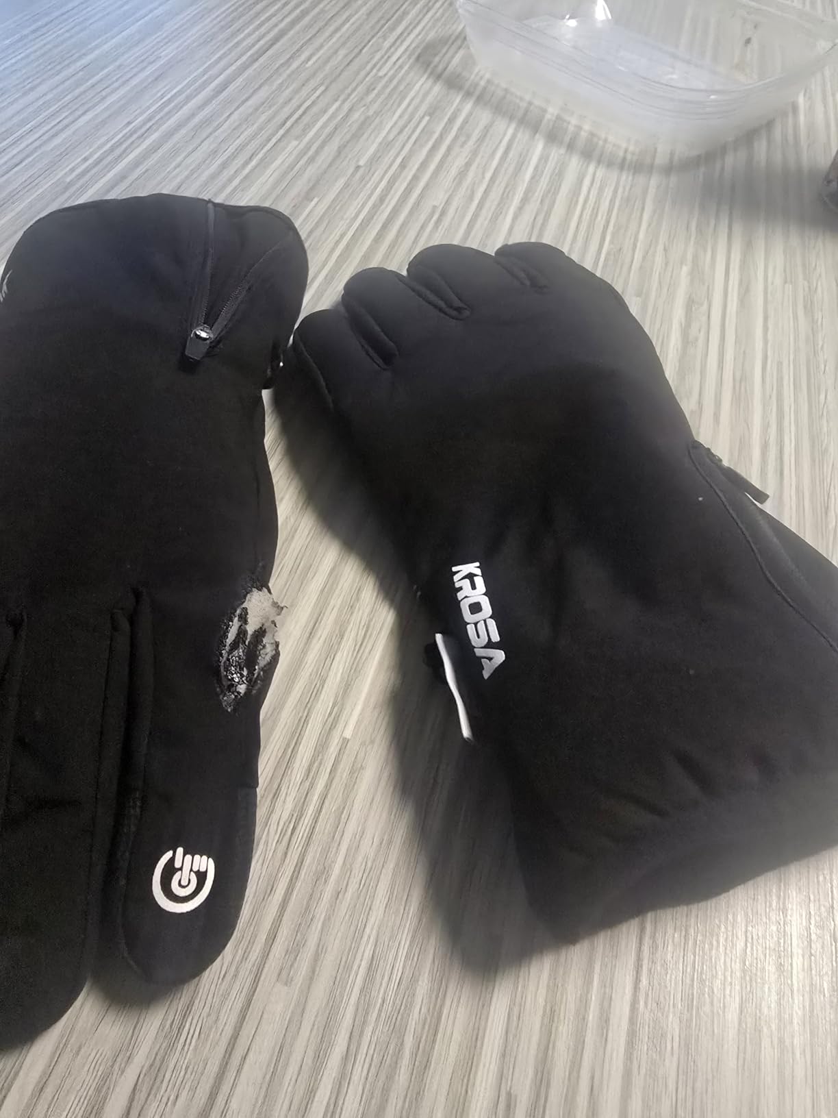 krosa Winter Gloves For Men Women Made with 3M Thinsulate, Waterproof Ski Gloves for Cold Weather with 10 Touchscreen Fingers customer photo 2