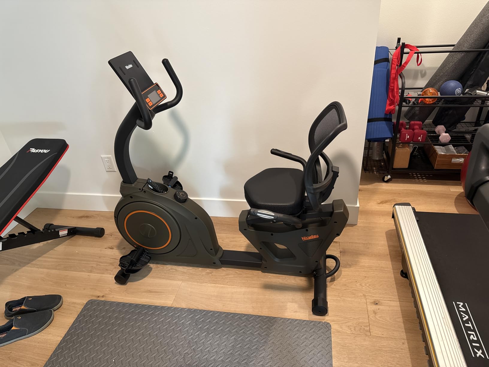Niceday Recumbent Exercise Bike, Recumbent Bike for Home, Recumbent Stationary Bike 400LBS Weight Capacity, Magnetic Recumbent Bike with Smart APP, LCD Monitor, Heart Rate Handle customer photo 2