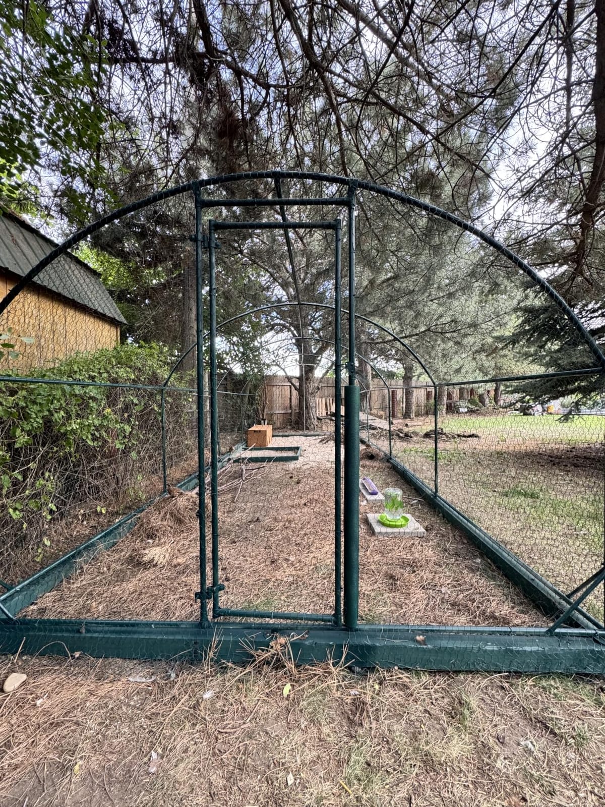 Large Metal Chicken Coop Round Top Upgrade Tri-Supporting Wire Mesh Chicken Run,Chicken Pen with Water-Resistant and Anti-UV Cover,Duck Rabbit House Outdoor (6.6'L x 9'W x 6.5'H) customer photo 2
