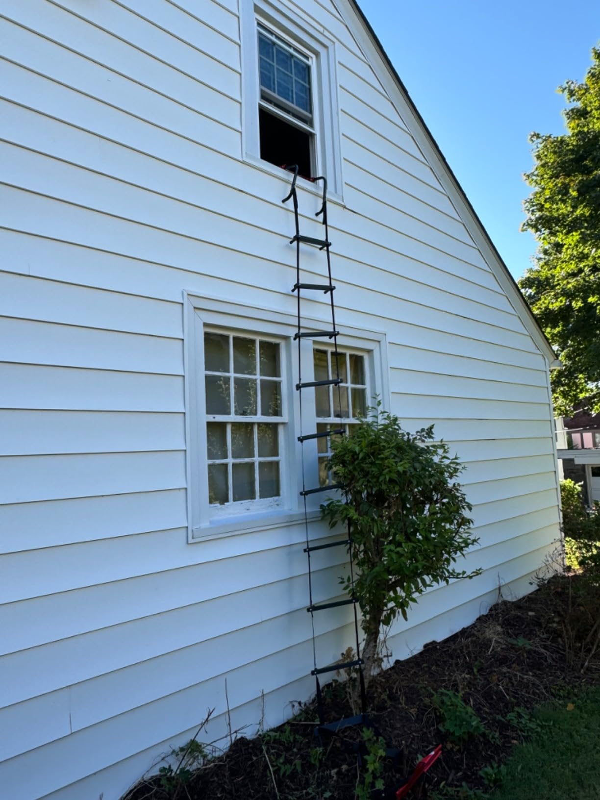 First Alert Two-Story Fire Escape Ladder, 14 Feet, Steel, Anti-Slip, Black customer photo 1