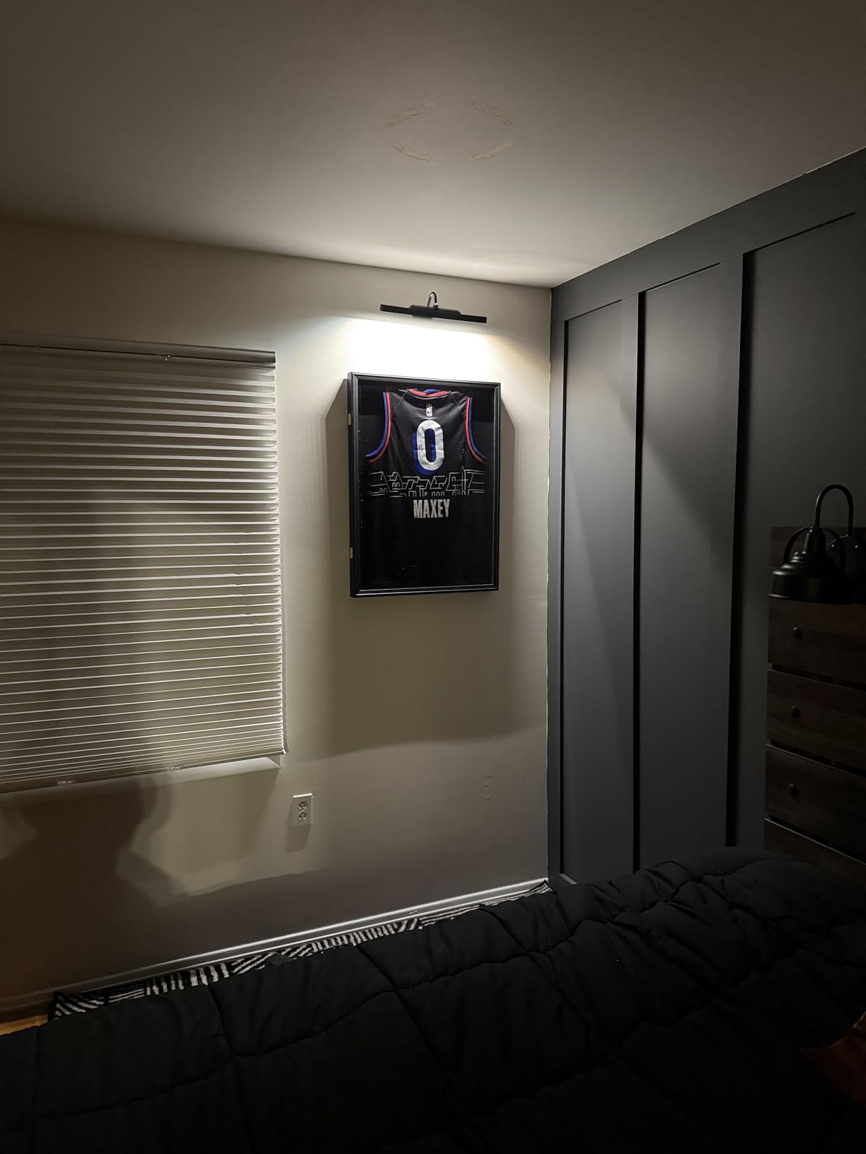 Grintus Jersey Frame Display Case, Black Shadow Box for Sports Jerseys,1P | Wall Mount, Black Jersey Shadow Box,Golden Anti-Theft Latch, UV Protection Acrylic, Hangers & Pin Board for All Sports Jersey customer photo 1