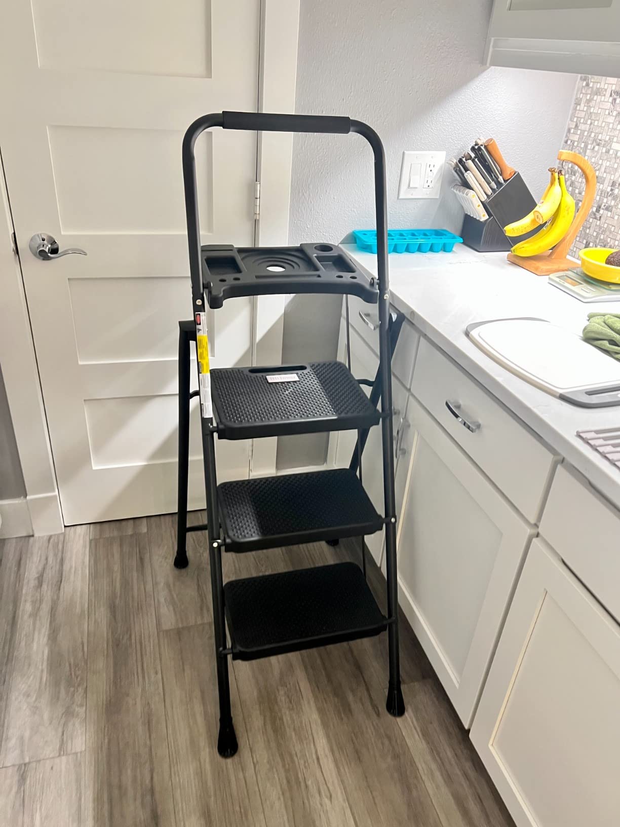 HBTower 3 Step Ladder,Step Stools with Tool Platform, 500lbs Capacity | Step Stool Foldable, Steel Ladder for Household and Office, Black customer photo 1