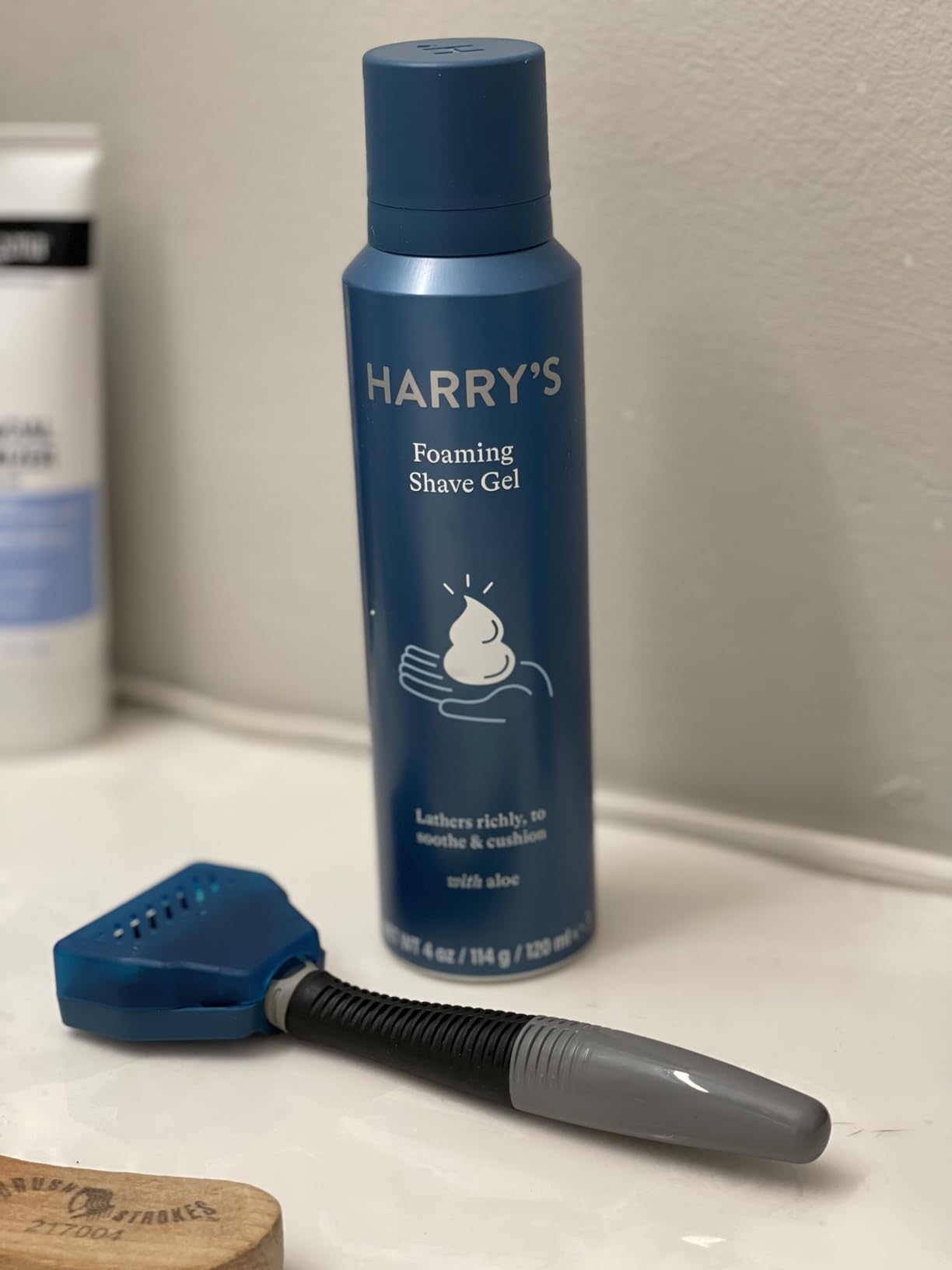 Harry's Original Shaving Kit for Men - Razor Handle, 3 Refills, Shave Gel | Includes Travel Blade Cover - German Engineered - Charcoal customer photo 1