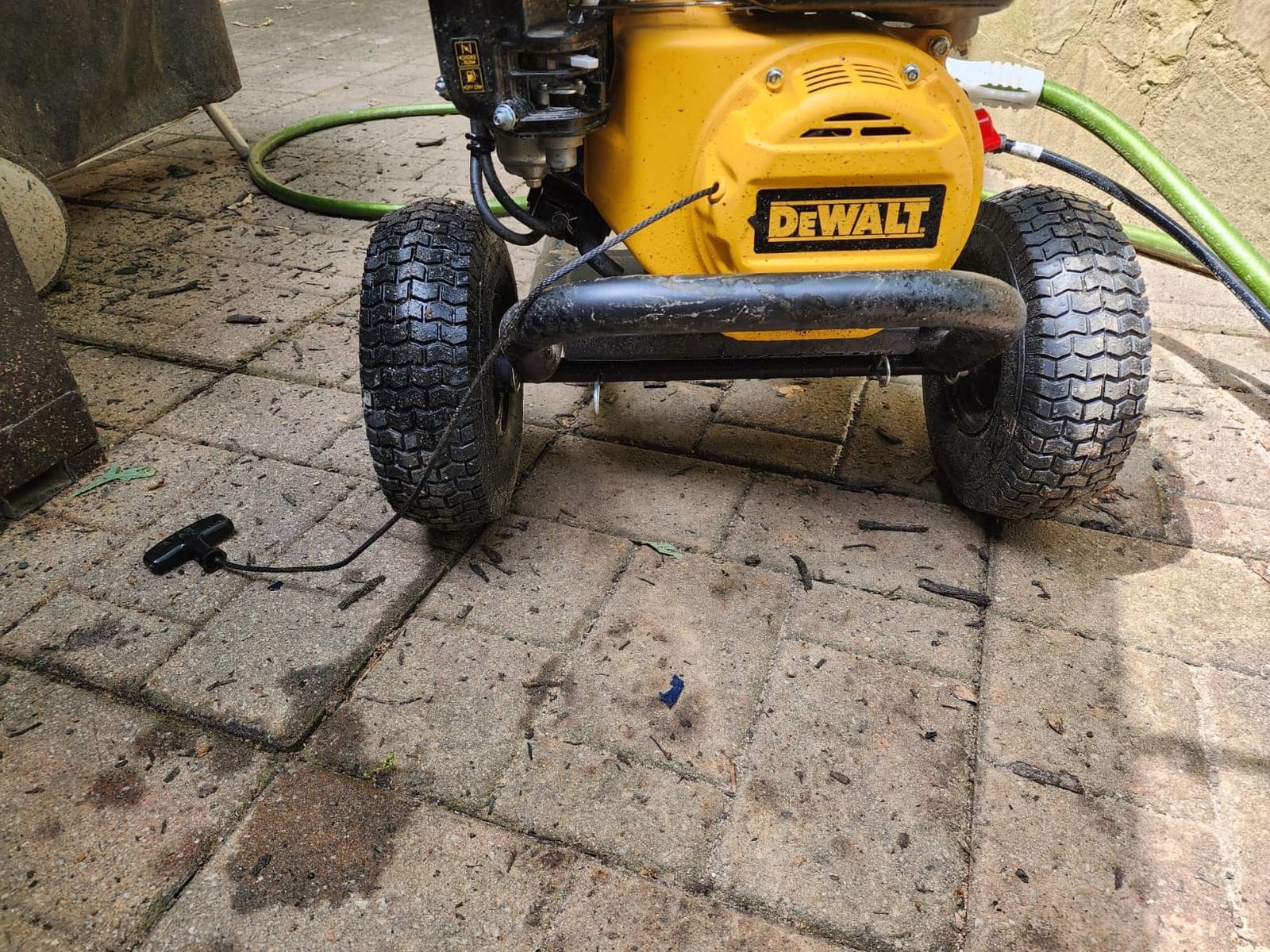 DeWalt 3300 PSI Gas Pressure Washer, 2.4 GPM, Residential Model DXPW3300-S, AAA Axial Cam Pump, 25' Hose, 5 Nozzles, Ergonomic Spray Gun, 49-State Compliant customer photo 1