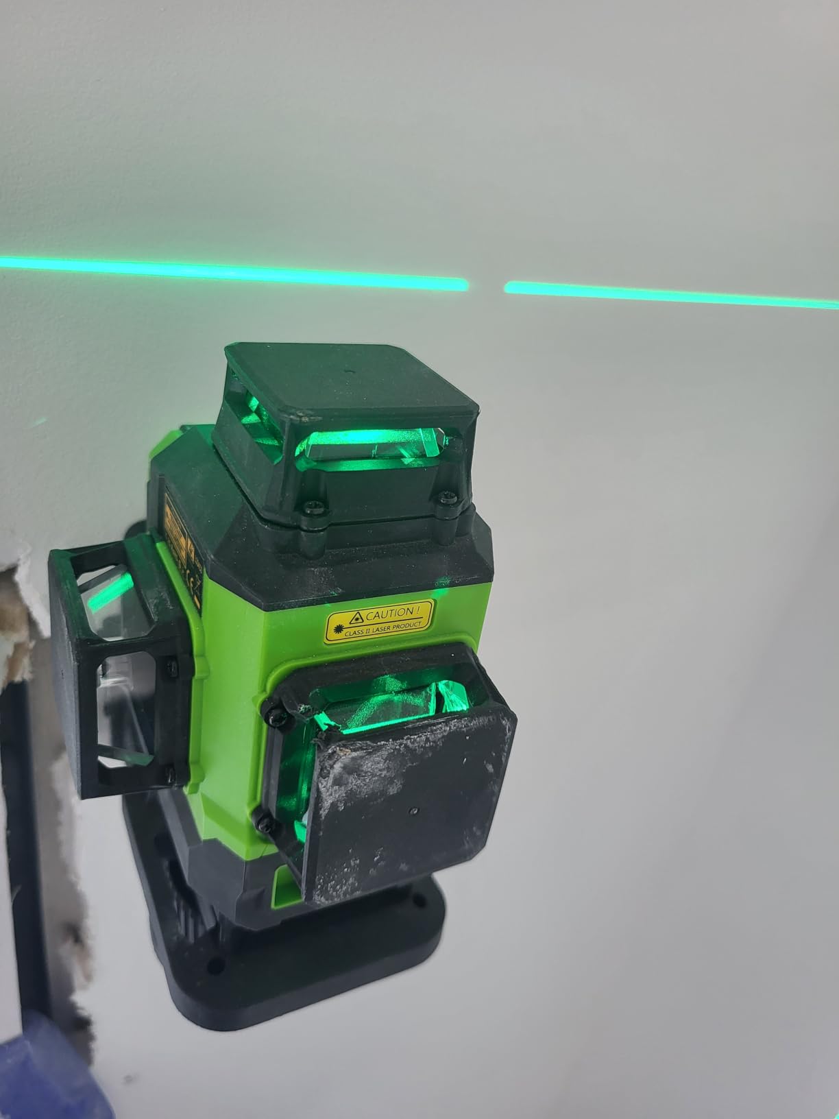 Huepar Laser Level 360 Self Leveling, Rechargeable Green Laser 3x360° Cross Line Lazer Leveler 3D Level Laser Tool for Construction and Picture Hanging, Strong Magnetic Bracket&Hard Carry Case -HM03CG customer photo 1