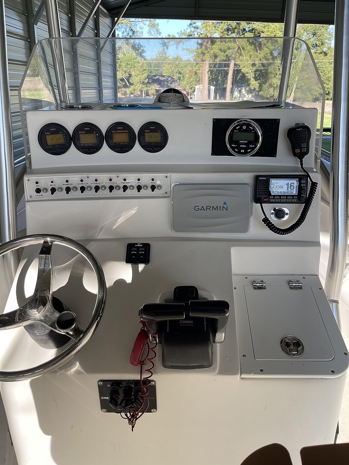 Uniden UM725G Marine VHF Radio, All USA, Canada, and Intl. Marine Channels, 1Watt/25Watt Transmit Power, Largest LCD Screen in Class, NOAA Weather Channels w/Alerts, Speaker Mic, GPS Built-in. customer photo 1