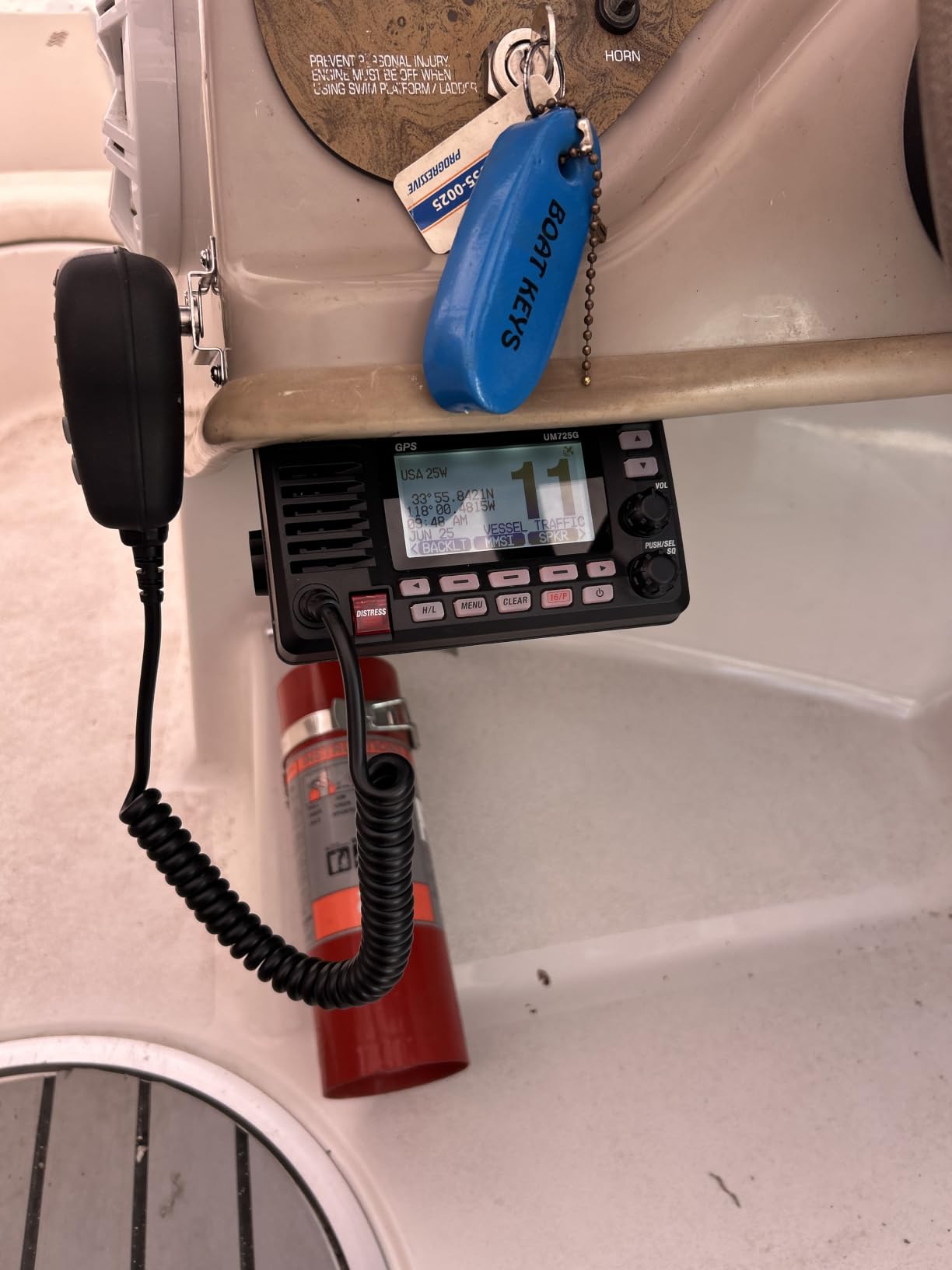 Uniden UM725G Marine VHF Radio, All USA, Canada, and Intl. Marine Channels, 1Watt/25Watt Transmit Power, Largest LCD Screen in Class, NOAA Weather Channels w/Alerts, Speaker Mic, GPS Built-in. customer photo 2