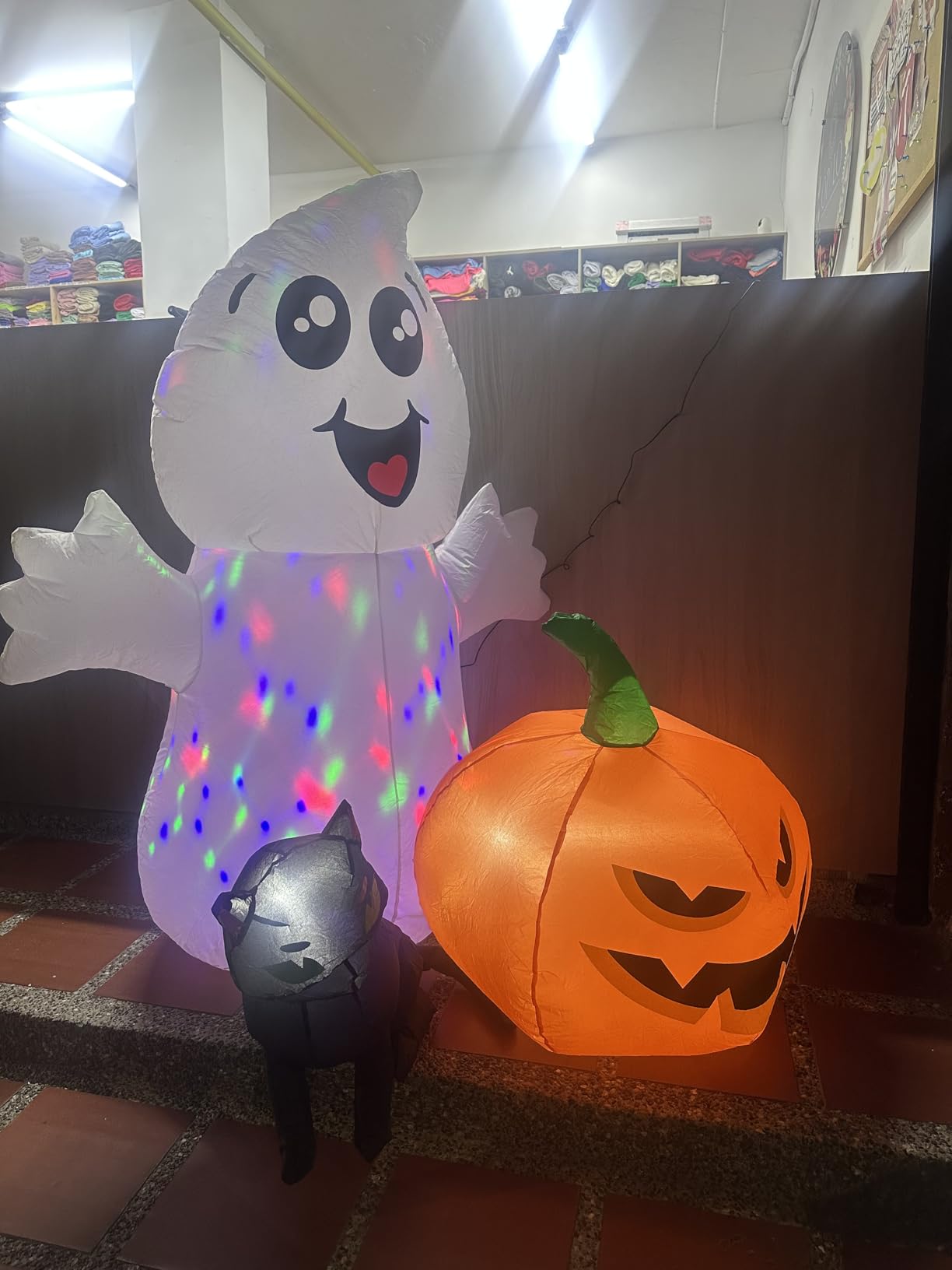 COMIN Halloween Inflatable 5FT Ghost with Black Cat and Pumpkin, Built-in LEDs Blow Up Yard Decoration for Party Outdoor Yard Garden Lawn customer photo 1