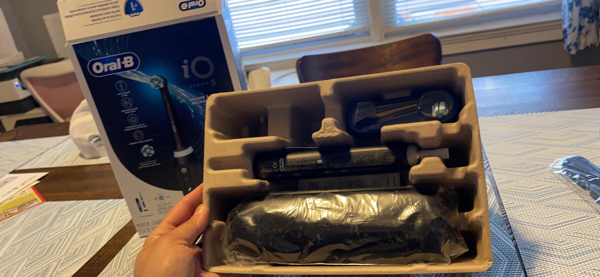 Oral-B Rechargeable Electric Toothbrush, iO5 Customizable Clean, 5 Cleaning Modes, Visual Pressure Sensor to Protect Gums, Travel Case, Black customer photo 1