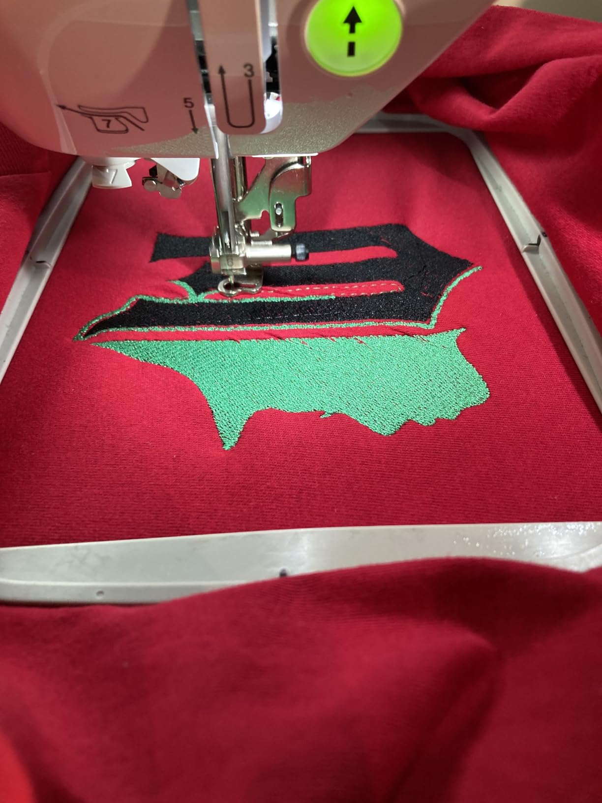Brother SE2000 Sewing and Embroidery Machine Computerized customer photo 2