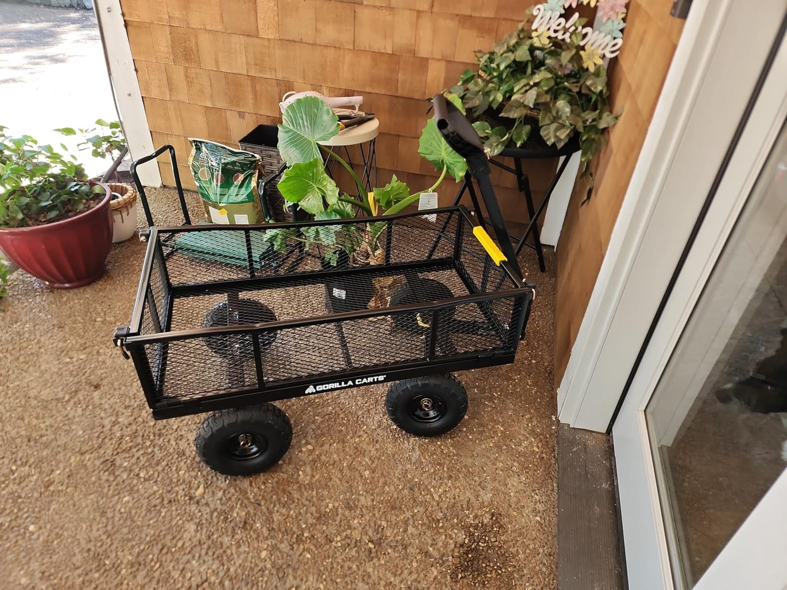 Gorilla Carts Steel Utility Cart, 900 lb. Capacity, 4 Cu Ft, Black customer photo 2