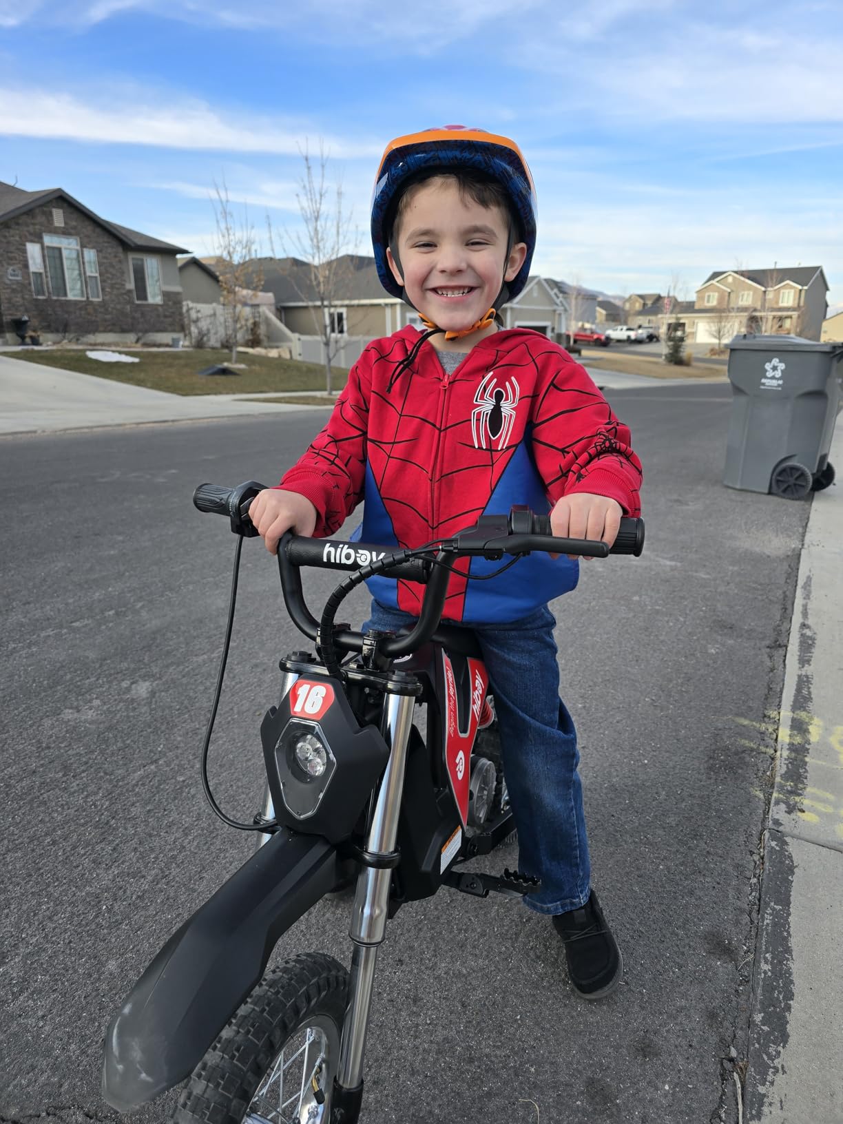 Hiboy DK1 36V Electric Dirt Bike for Kids, 300W & 15.5 MPH, Ages 3-10 | Up to 13.7 Miles Long Range, 3 Safety Speed Modes, Hydraulic Suspension & Solid High Carbon Steel Frame Ride On Toy customer photo 2