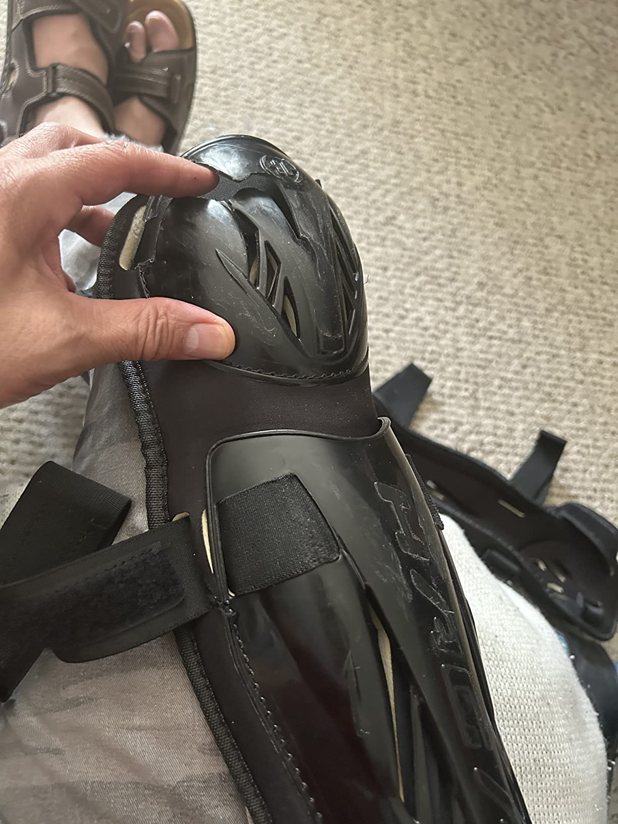 Hagan Hockey H-3.0 Shin Guards Leg Pads Protective Gear - Durable High-Performance Sports Accessories with Knee Pads and Shinguard Covers for Enhanced Fit and Impact Protection (4 Colors Available) customer photo 2
