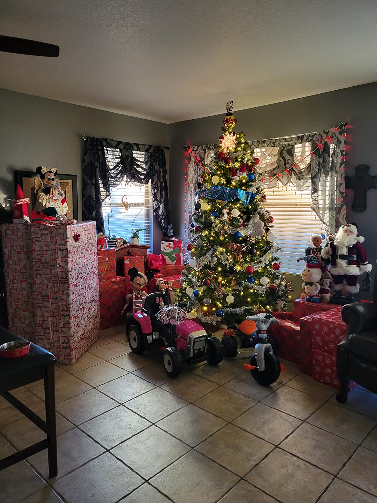 HONEY JOY Ride On Tractor with Trailer, Toddler 3-Gear-Shift Ground Loader, LED Lights, Horn, Music, 12V Battery Powered Electric Toy Tractor with Remote Control(Dark Green) customer photo 1