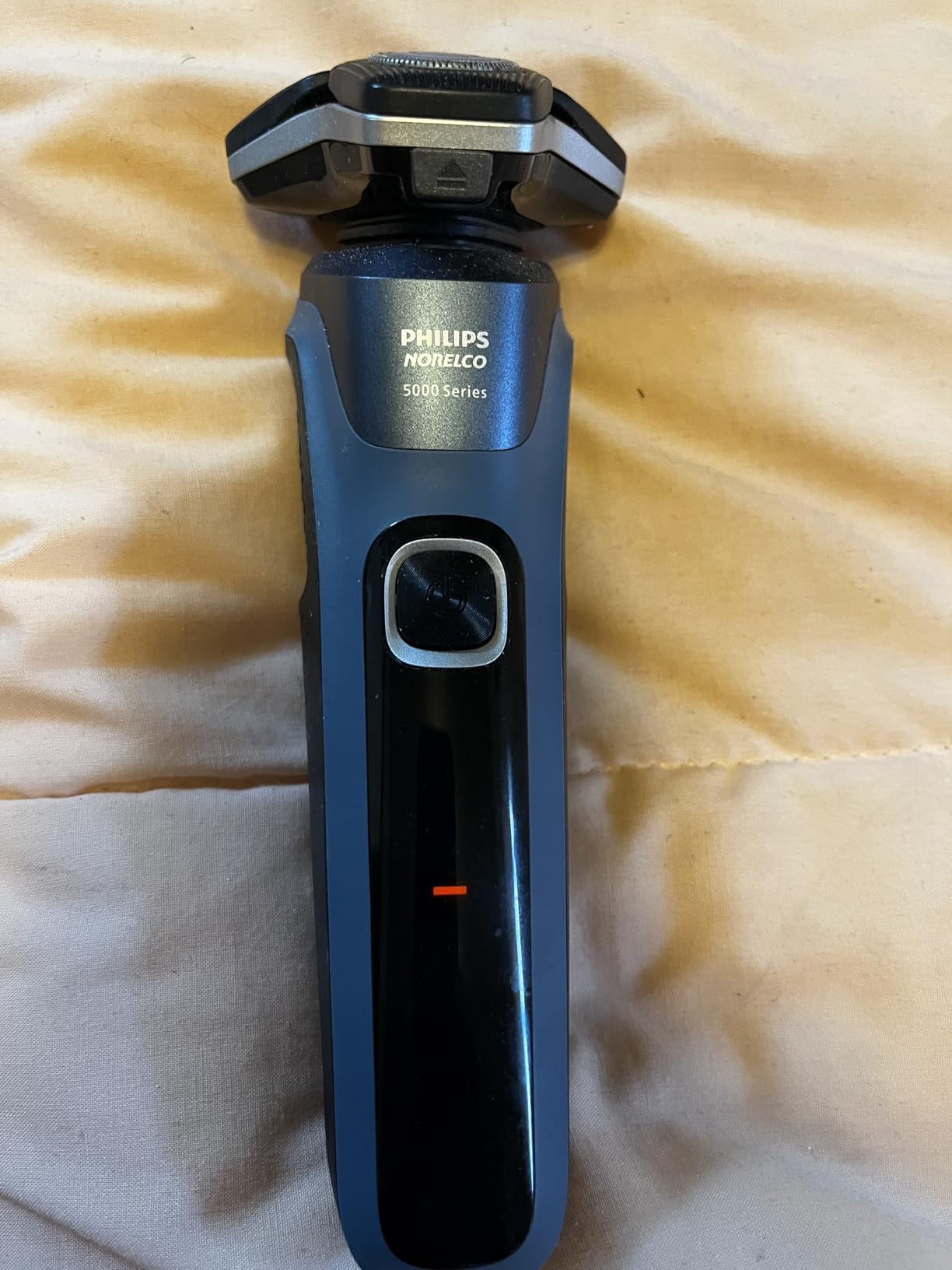 Philips Norelco Shaver 5400, Rechargeable Wet & Dry Shaver with Pop-Up Trimmer, S5880/81 customer photo 1