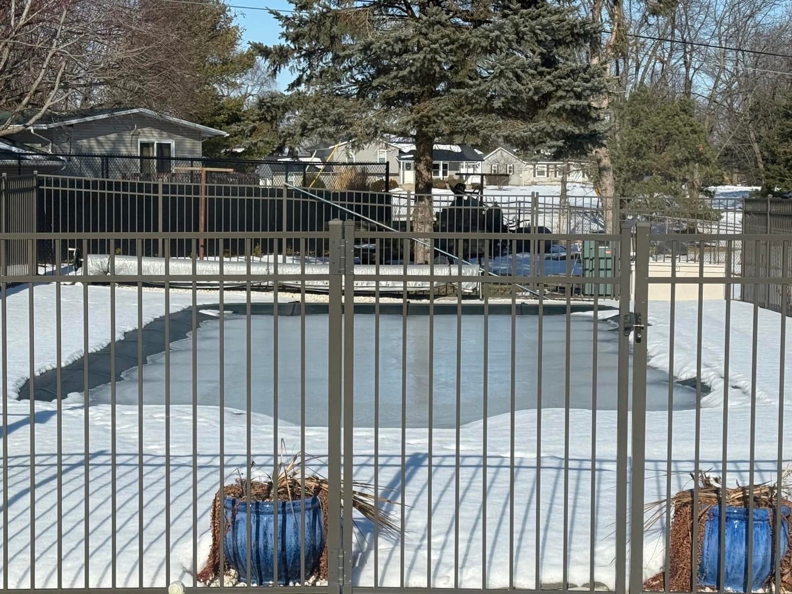 VEVOR Inground Pool Safety Cover, 14 ft x 28 ft Rectangular Winter Pool Cover, Triple Stitched, High Strength Mesh PP Material with Good Rain Permeability, Installation Hardware Included, Green customer photo 1