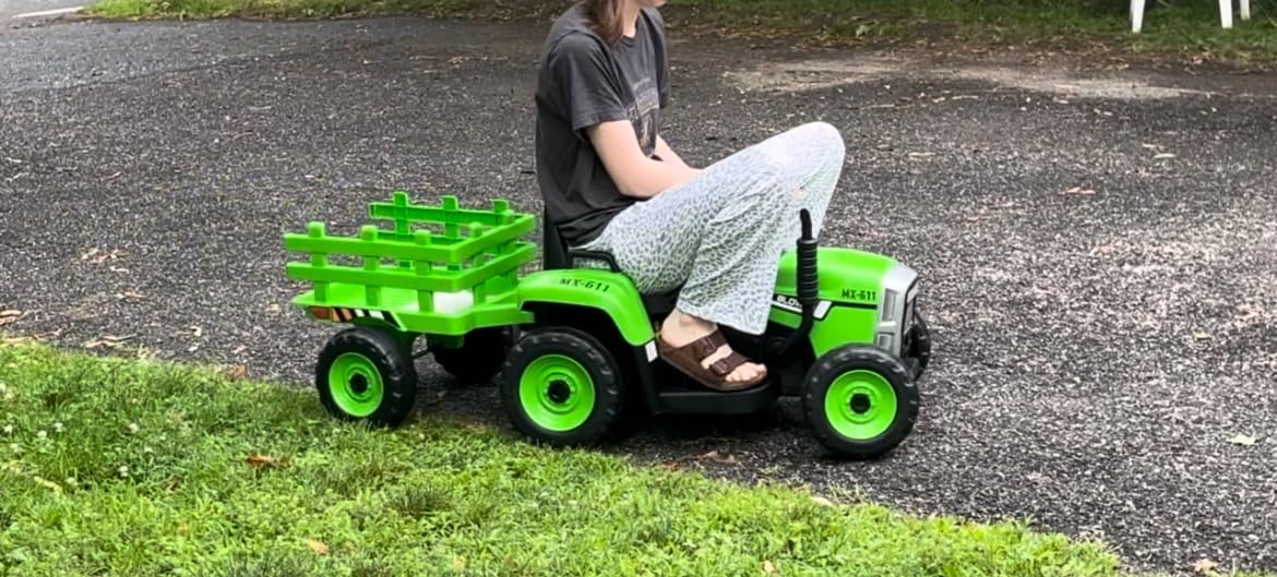 HONEY JOY Ride On Tractor with Trailer, 12V Electric Vehicle for Kids, 3-Gear-Shift Ground Loader, LED Lights, Horn, Music, Battery Powered Ride On Car with Remote Control, Gift for Boys Girls(Black) customer photo 1