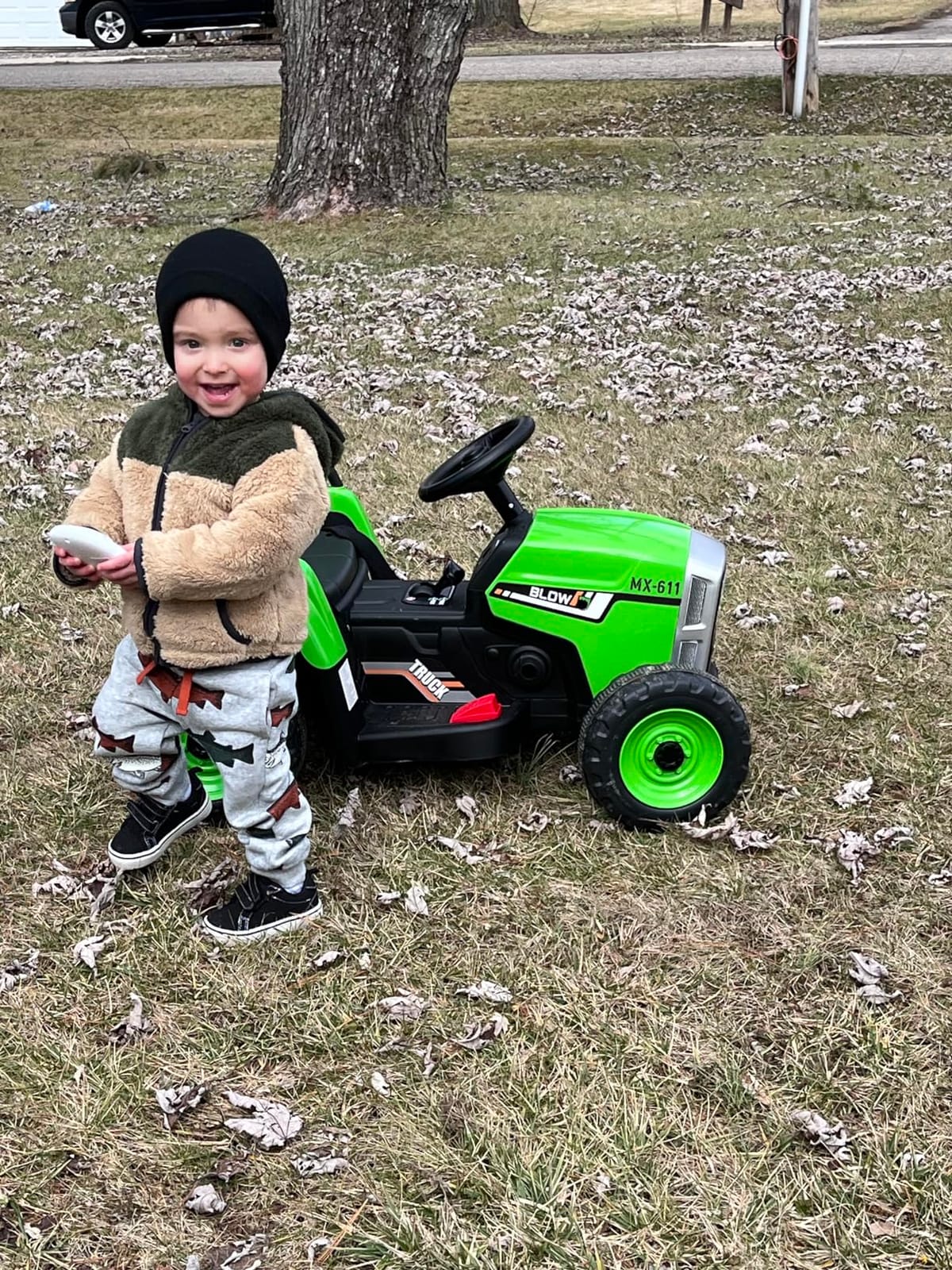 HONEY JOY Ride On Tractor with Trailer, 12V Electric Vehicle for Kids, 3-Gear-Shift Ground Loader, LED Lights, Horn, Music, Battery Powered Ride On Car with Remote Control, Gift for Boys Girls(Black) customer photo 2
