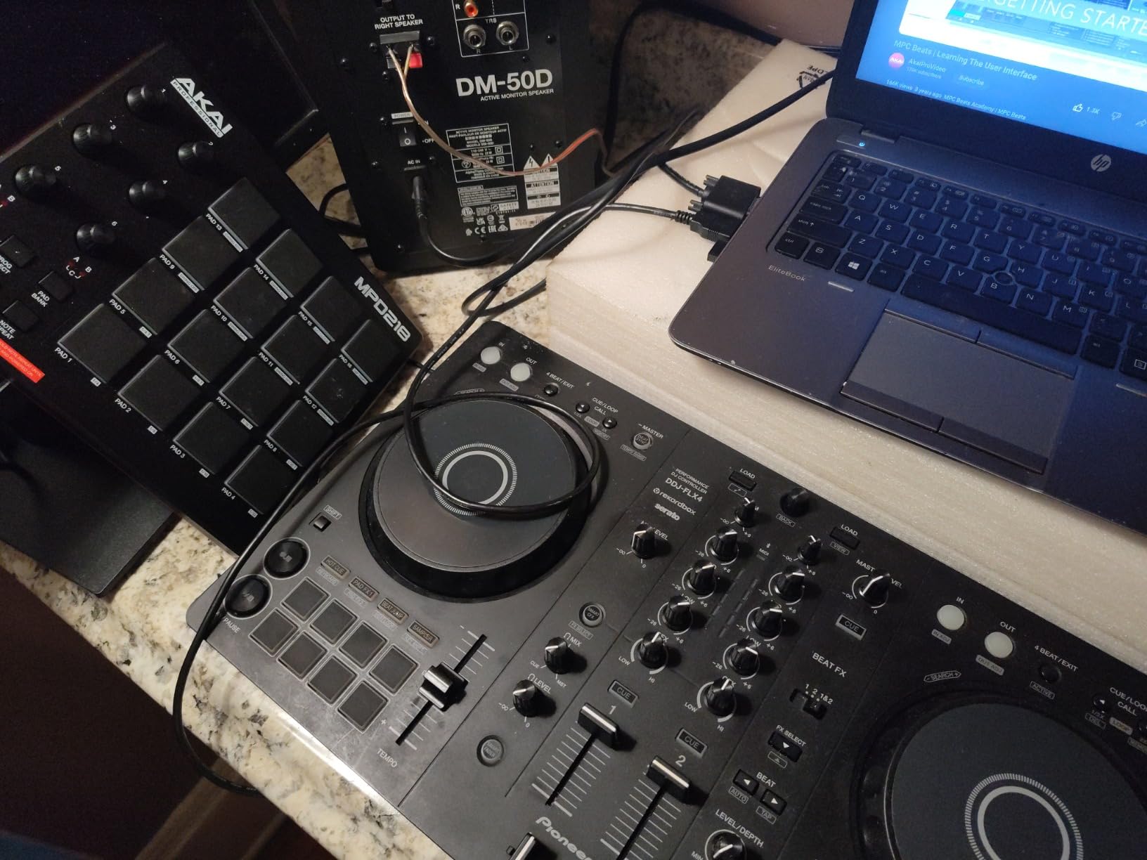 Pioneer DJ DDJ-FLX4 2-Channel DJ Controller, 16 Pads, Graphite | For learners and improvers, 2-channel 2-deck controller, Smart Fader, Smart CFX, mic and livestream ready, USB customer photo 2