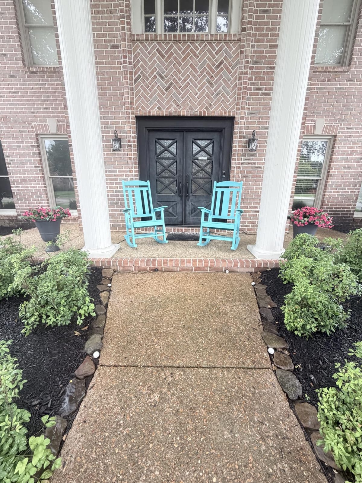 LUE BONA Outdoor Rocking Chairs Set of 2, Weather Resistant Poly Plastic Rocker, 350lb Heavy Duty, Oversized Porch Rocker for Adult, High Back Smooth for Outdoor & Indoor, Black customer photo 1