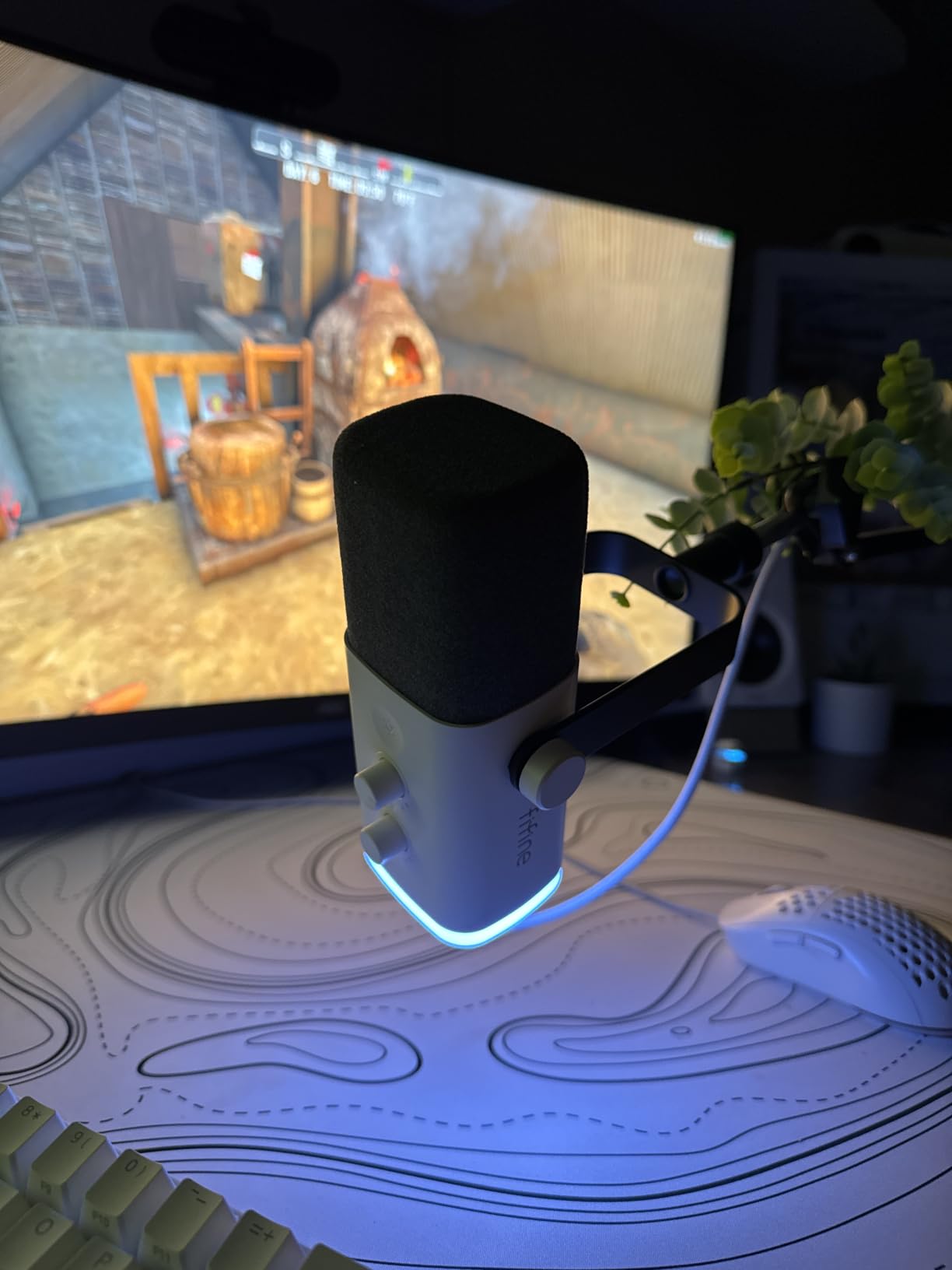 FIFINE AmpliGame AM8 USB/XLR Dynamic Microphone for Gaming Streaming | Podcast Mic with RGB Light, Mute Button, Headphones Jack, Desktop Stand customer photo 2