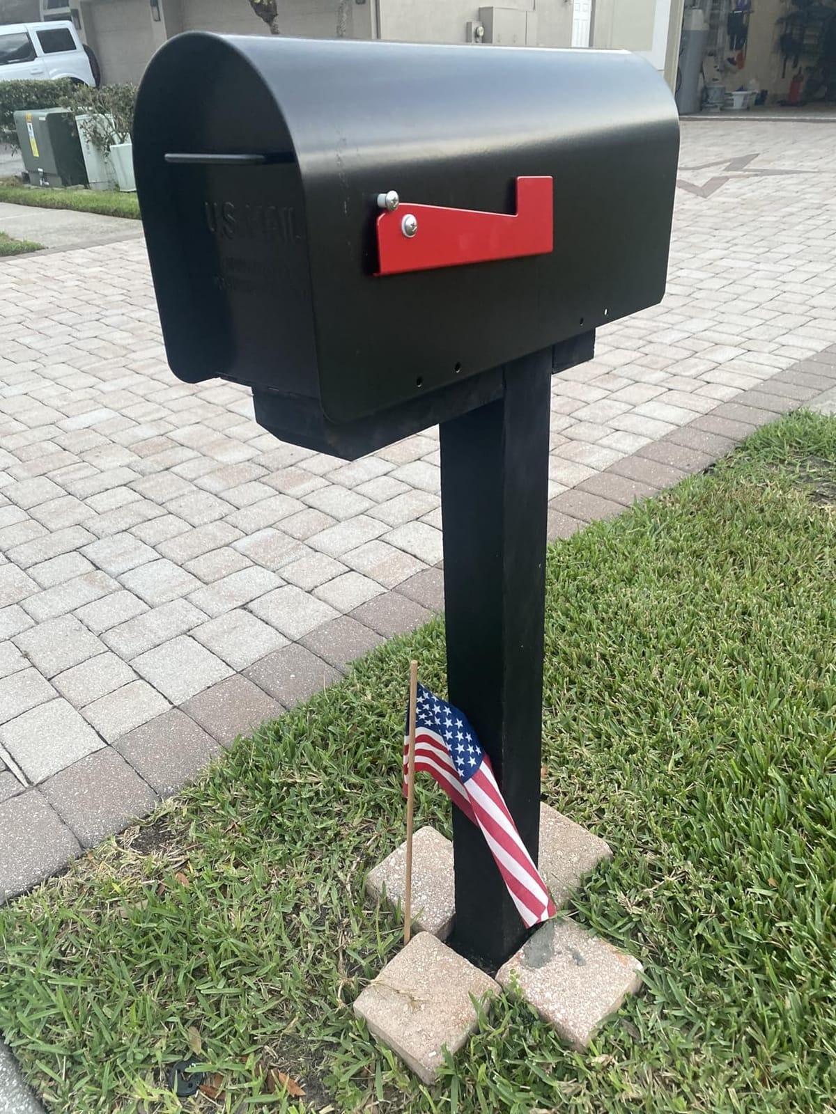 Architectural MAILBOXES Ironside Large Capacity Galvanized Steel black, Post-Mount Mailbox, MB801BAM, Metal, Black customer photo 1