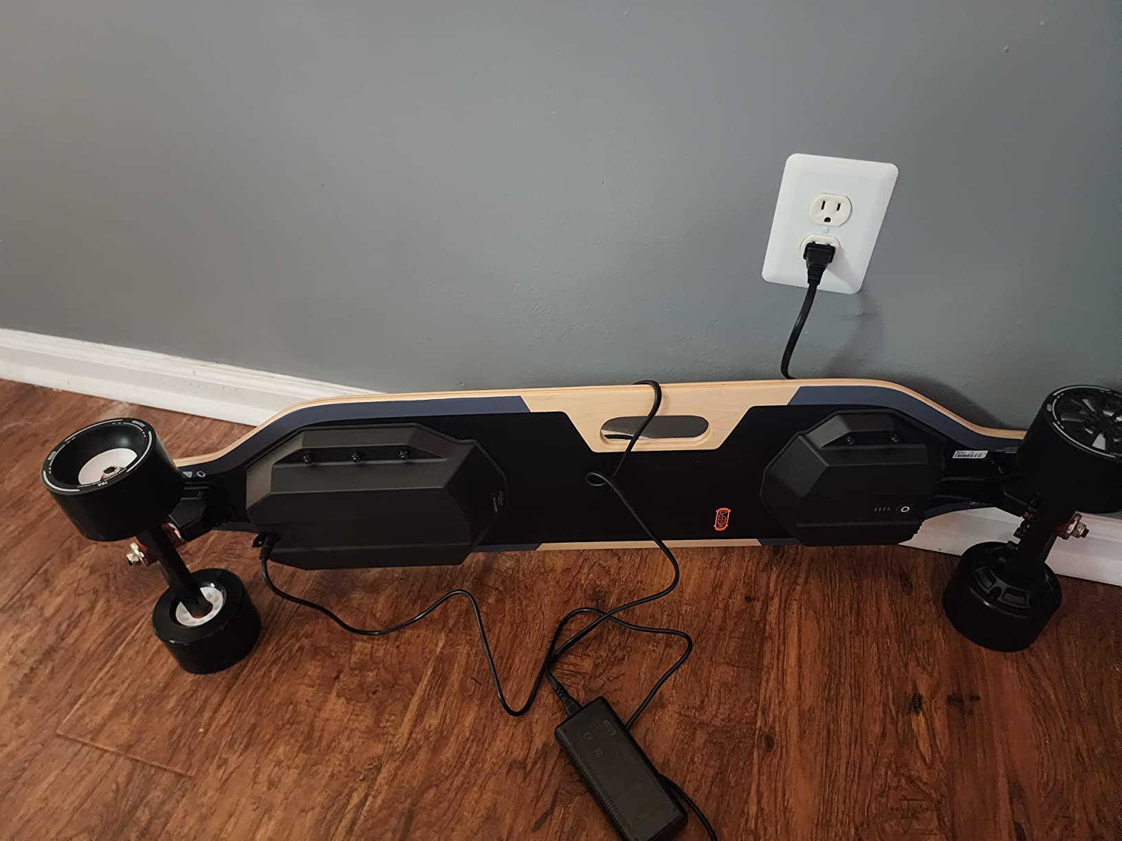 MEEPO Campus V3 Series/Envy Electric Skateboard with Remote, Top Speed Up to 29 Mph, 4 Speed Smooth Braking, Easy Carry Handle Design, Suitable for Adults & Teens customer photo 1