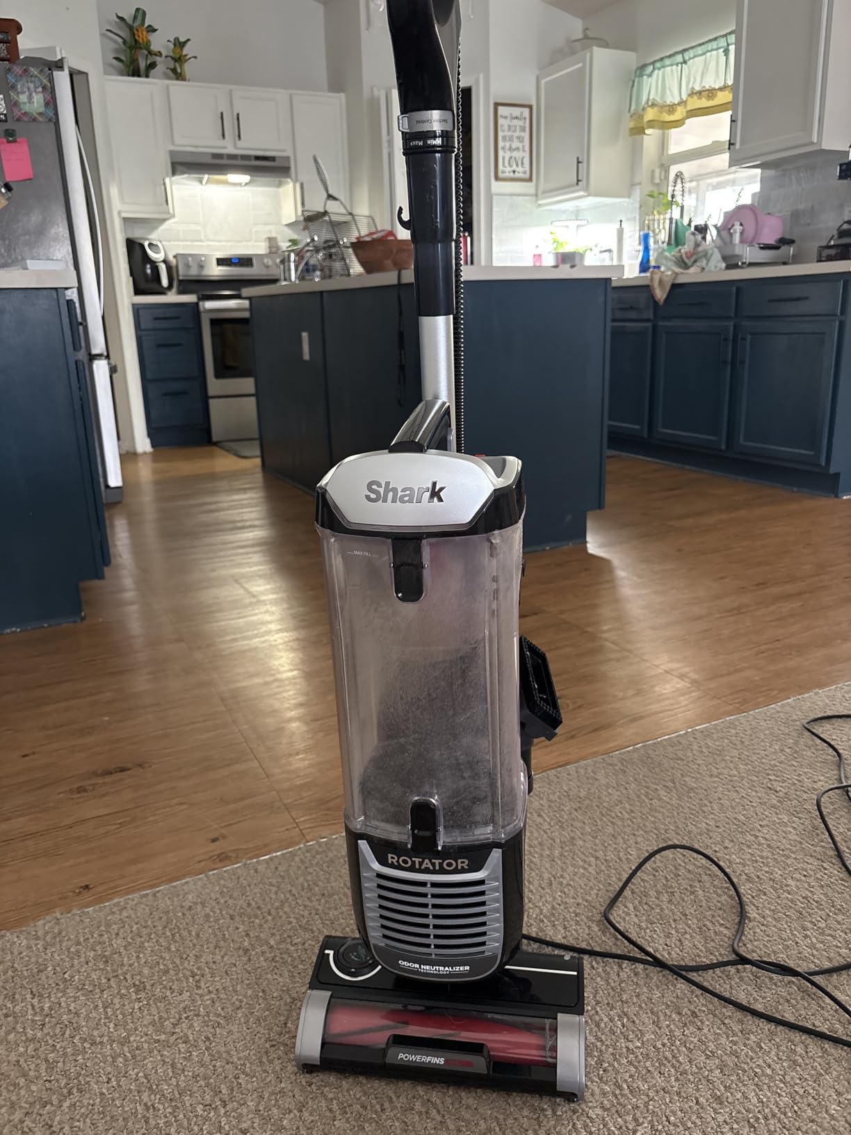 Shark ZU102 Rotator Pet Upright Vacuum with PowerFins HairPro & Odor Neutralizer Technology, Charcoal, 2.9 L Dust Cup customer photo 2