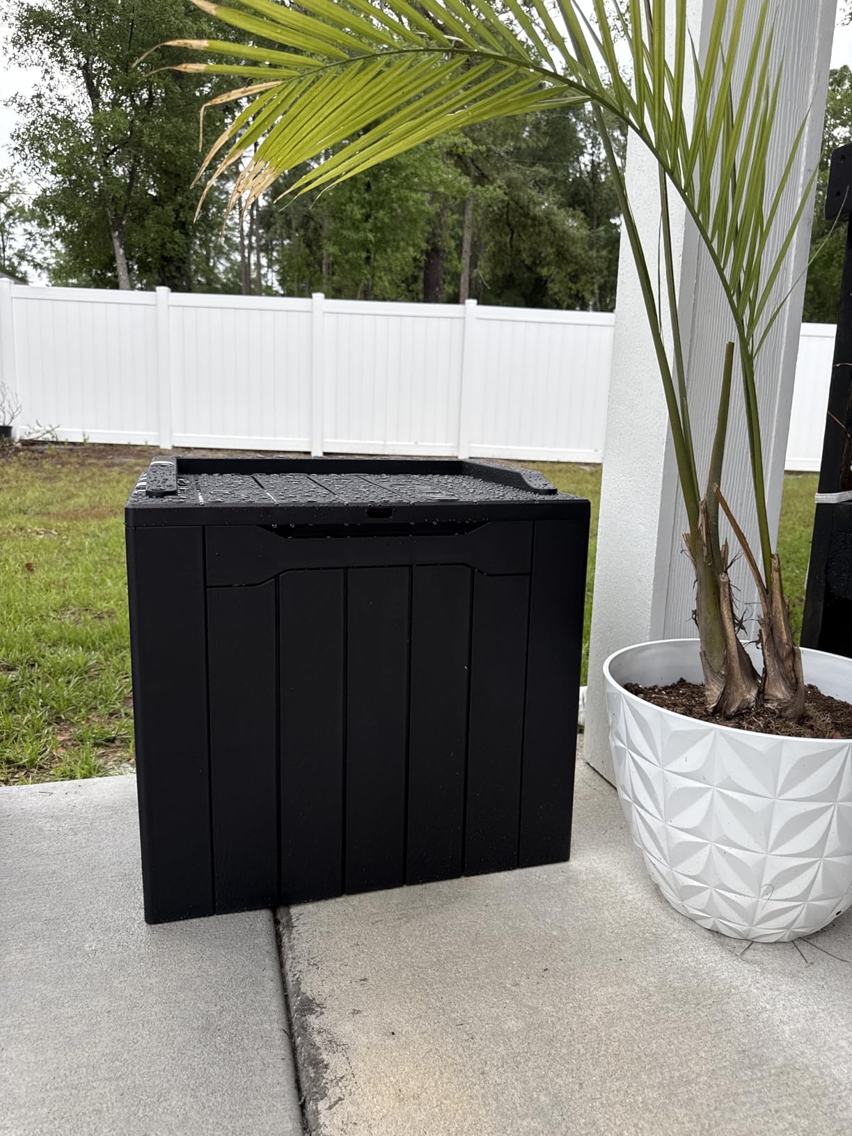 Devoko 30 Gallon Resin Deck Box Waterproof Outdoor Storage Box for Patio Furniture Pool Accessories Indoor Storage for Cushion Garden Tools (30 Gallon, Black) customer photo 2