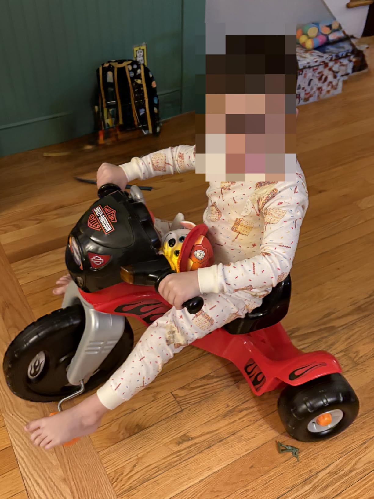 Fisher-Price Harley Davidson Toddler Tricycle Ride-On Preschool Toy, Lights & Sounds Trike with Adjustable Seat (Amazon Exclusive) customer photo 2