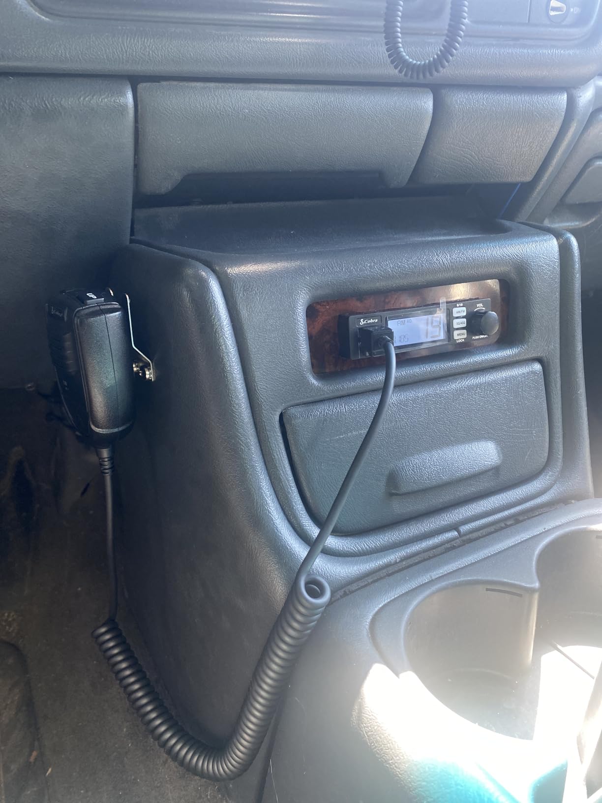 Cobra 19 MINI AM/FM Recreational CB Radio, Dual-Mode AM/FM, 40 Channels, Time Out Timer, VOX, Auto Squelch, Auto Power, Instant Channel 9/19, 4-Watt Output customer photo 1