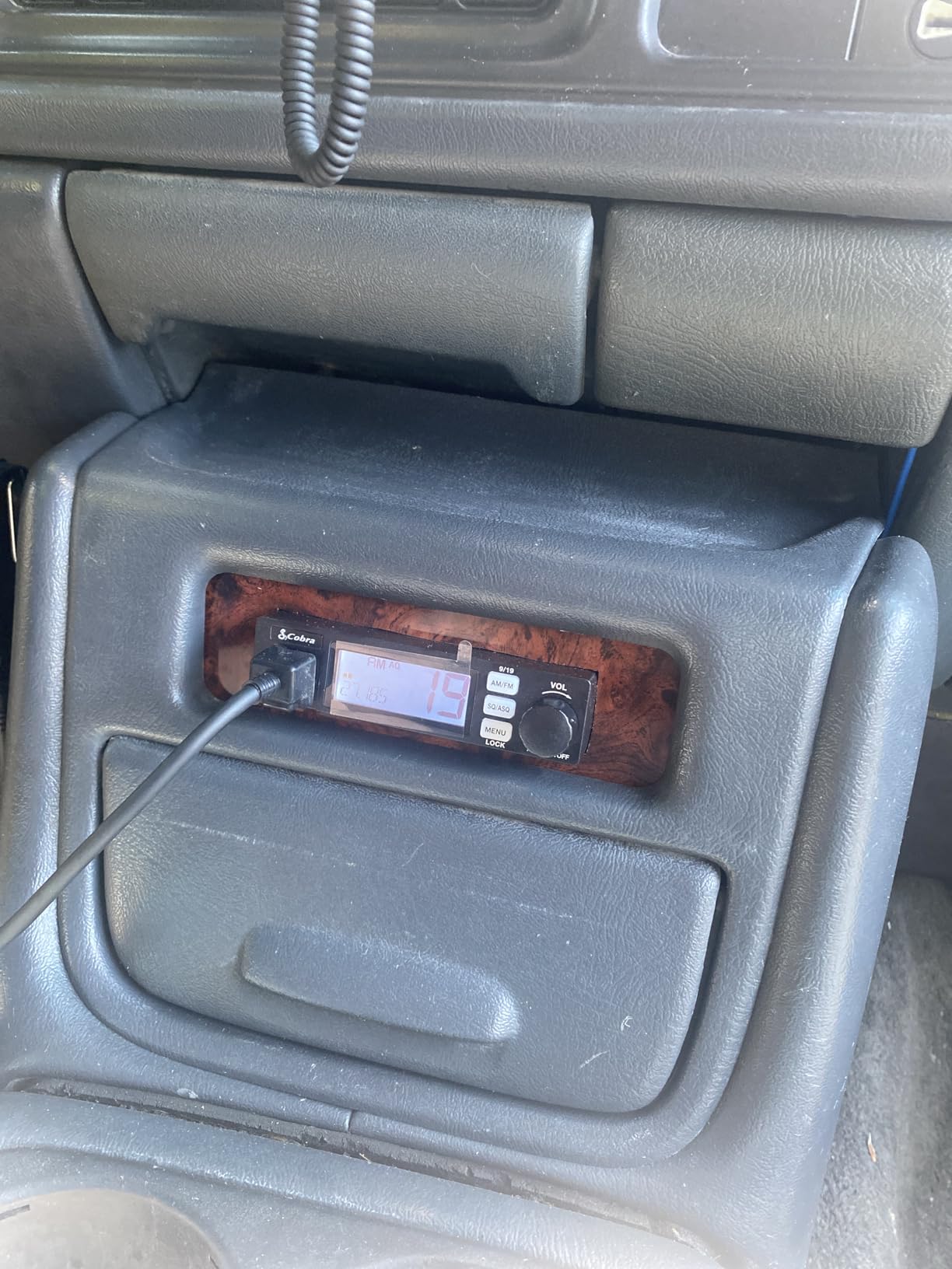 Cobra 19 MINI AM/FM Recreational CB Radio, Dual-Mode AM/FM, 40 Channels, Time Out Timer, VOX, Auto Squelch, Auto Power, Instant Channel 9/19, 4-Watt Output customer photo 2