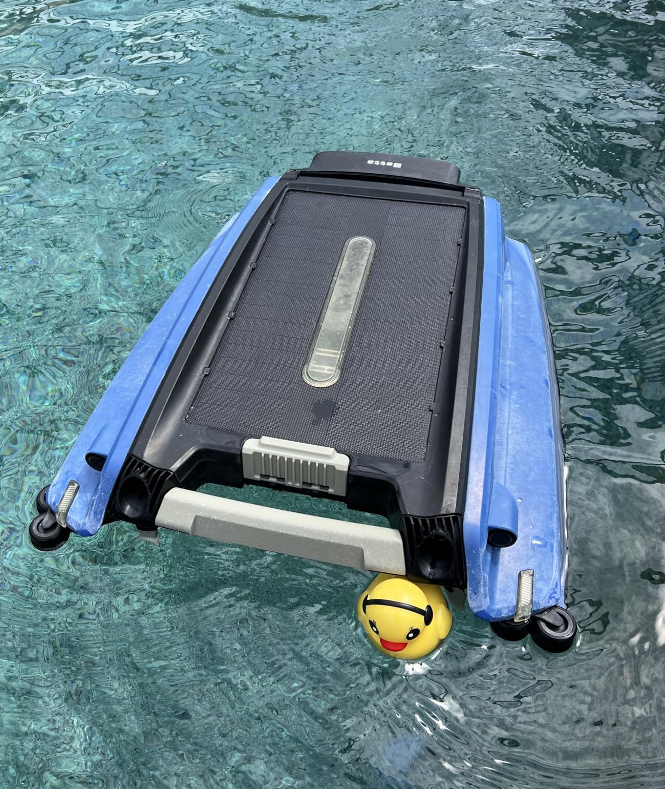 Betta SE Solar Powered Automatic Robotic Pool Surface Skimmer Cleaner with 24/7 Continuous Cleaning Battery Power and Re-Engineered Twin Salt Chlorine Tolerant Motors (Blue) customer photo 1