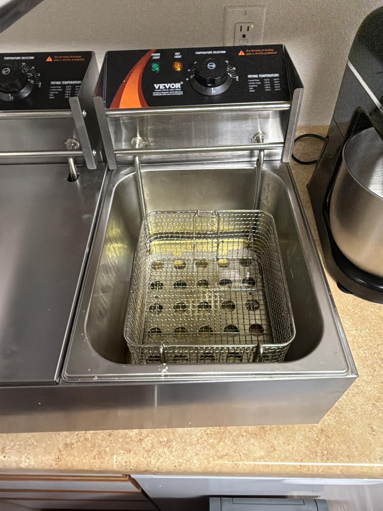 VEVOR Commercial Deep Fryer, Dual Tank 3000W Electric Countertop Fryer with Basket, 2 x 9.1Qt/8.6L Double Stainless Steel Oil Fryer, with Temp Control & Overheat Protection, for Kitchen Restaurant Use customer photo 2