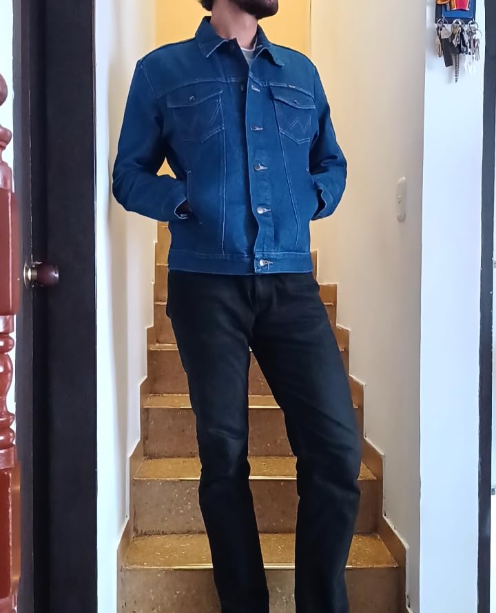 Wrangler Men's Cowboy Cut Western Unlined Denim Jacket customer photo 2