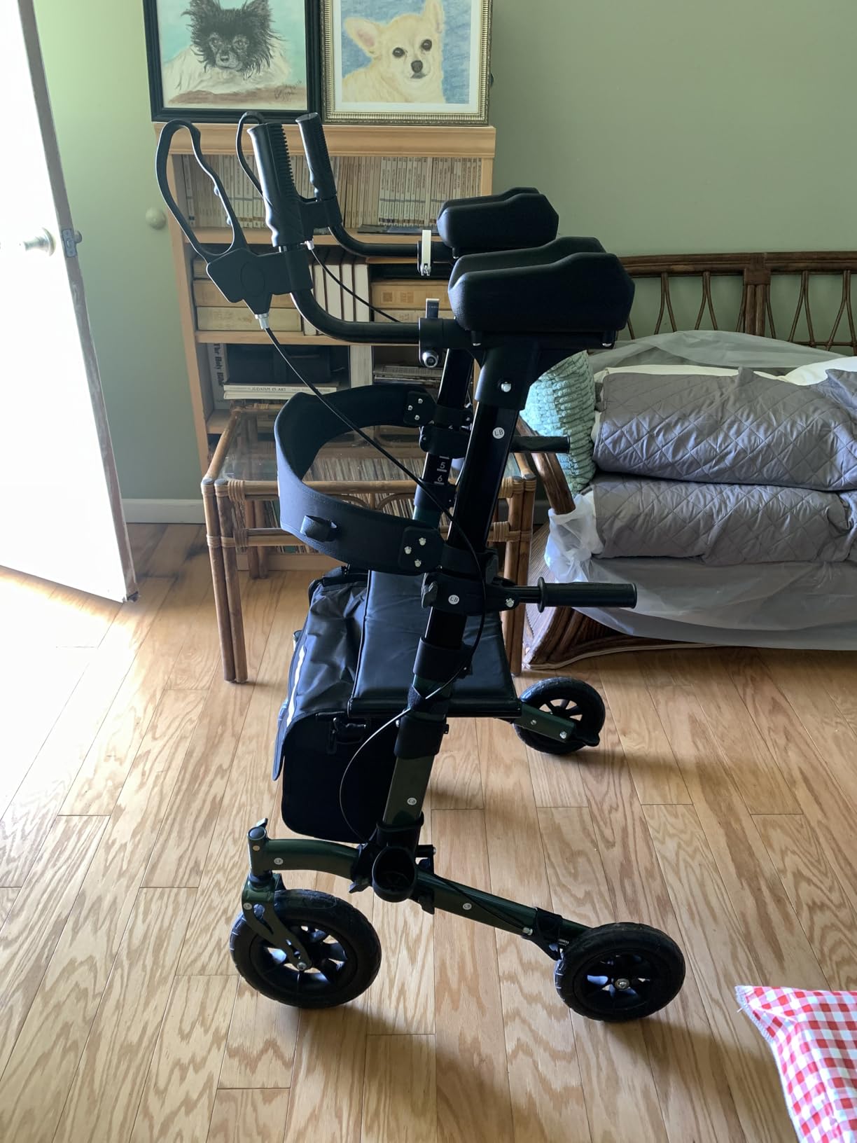 Helavo Upright Walker with Seat, Foldable Stand Up Walker with Rubber Tires, All Terrain customer photo 2